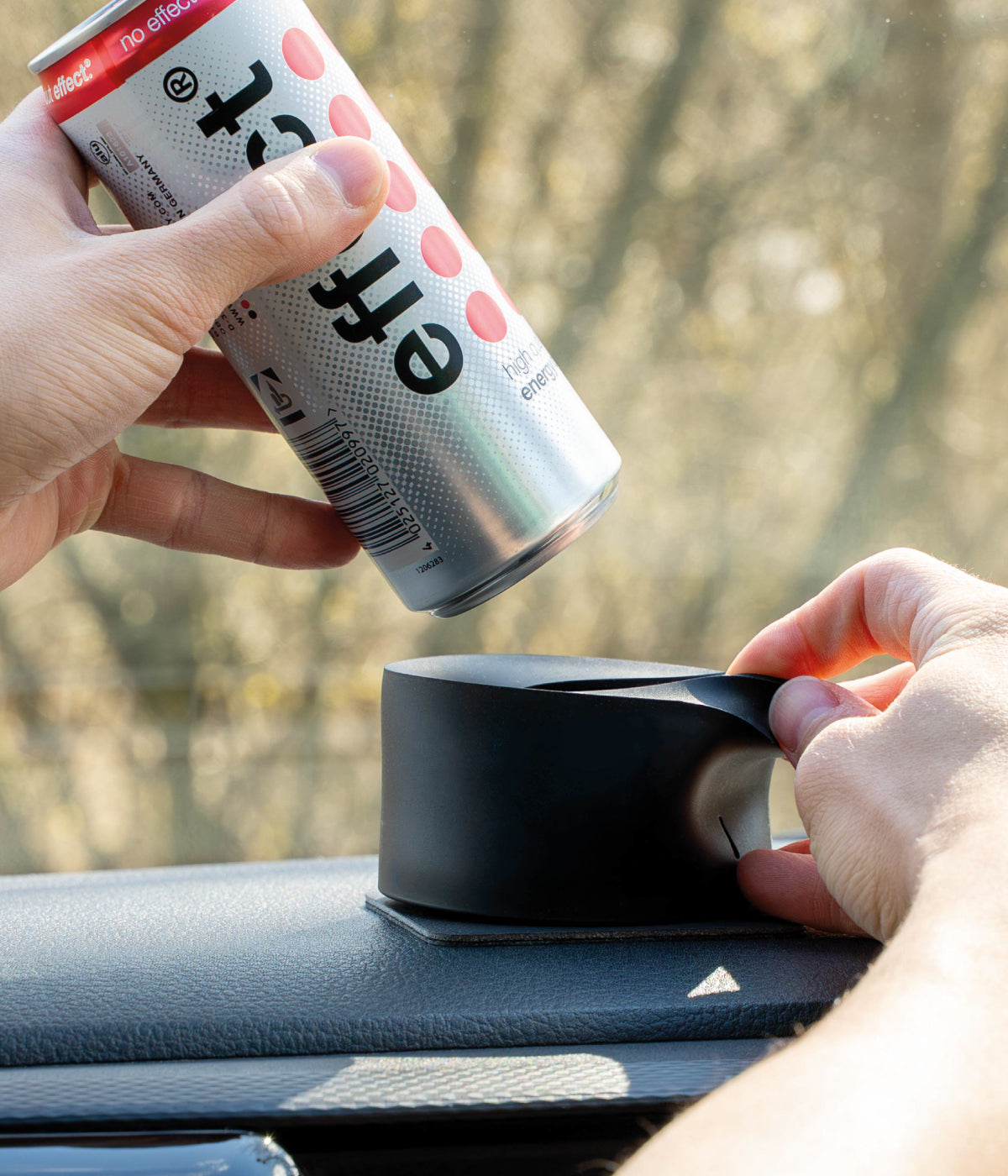 Magnetic adapters can dashboard