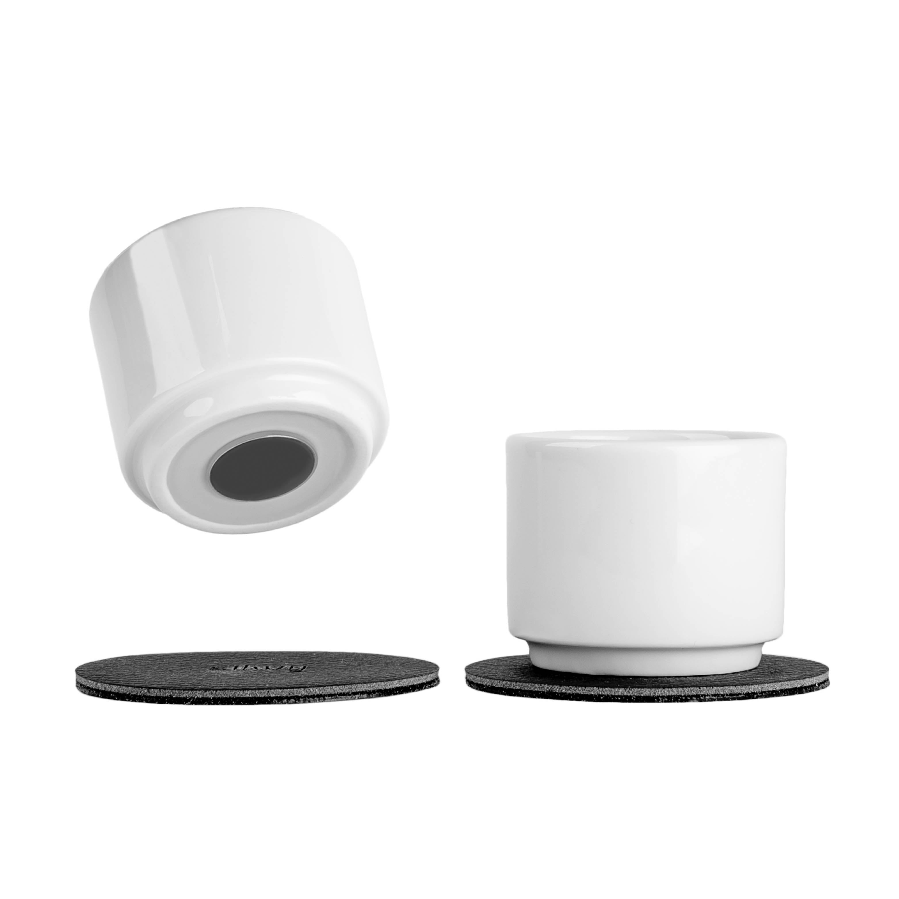 Magnetic egg cup on pad