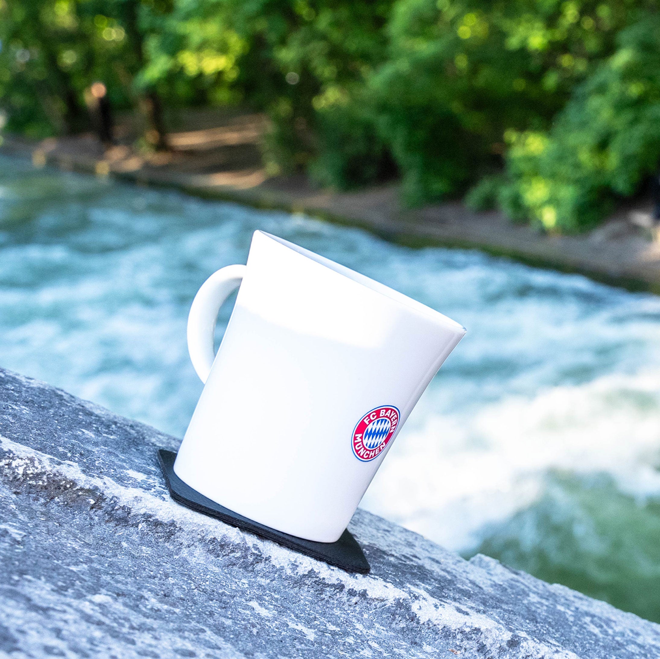 Magnetic porcelain cup with FC Bayern logo is held in place by pad in inclined position