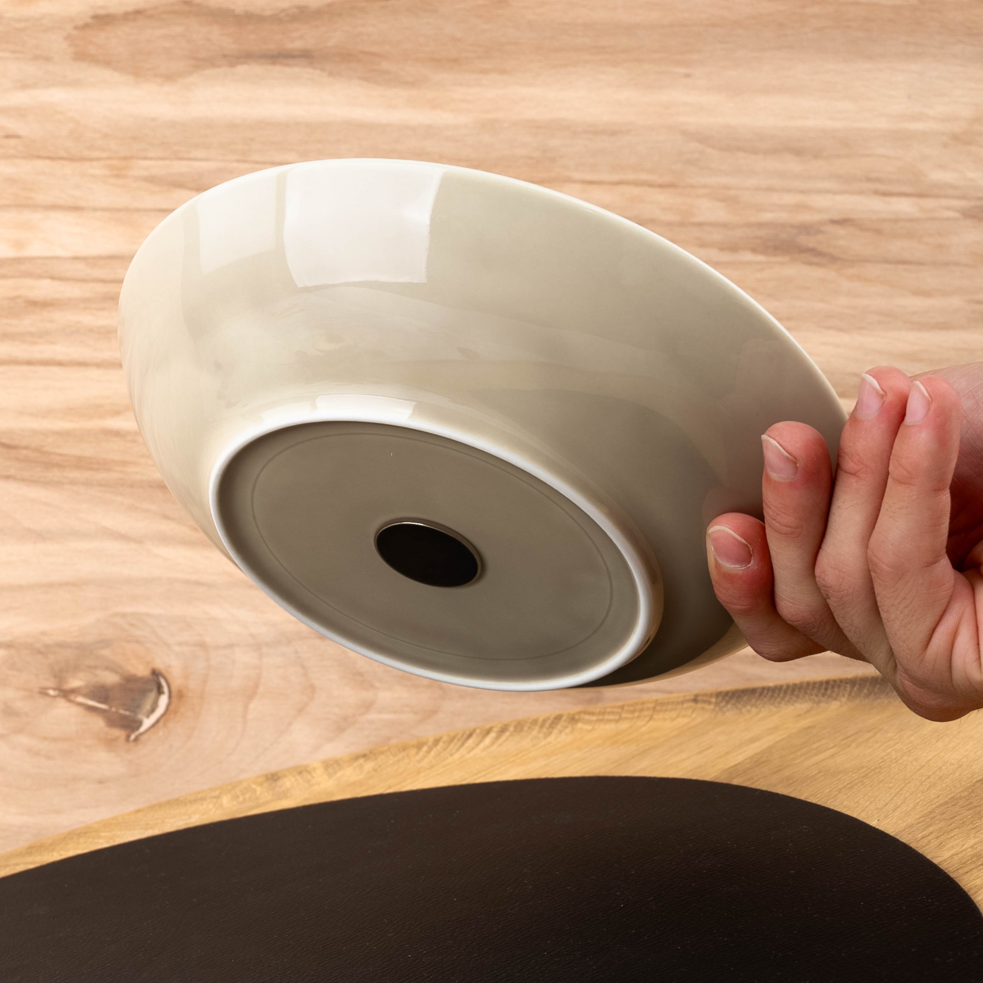 Close-up of magnet in the base of the tray