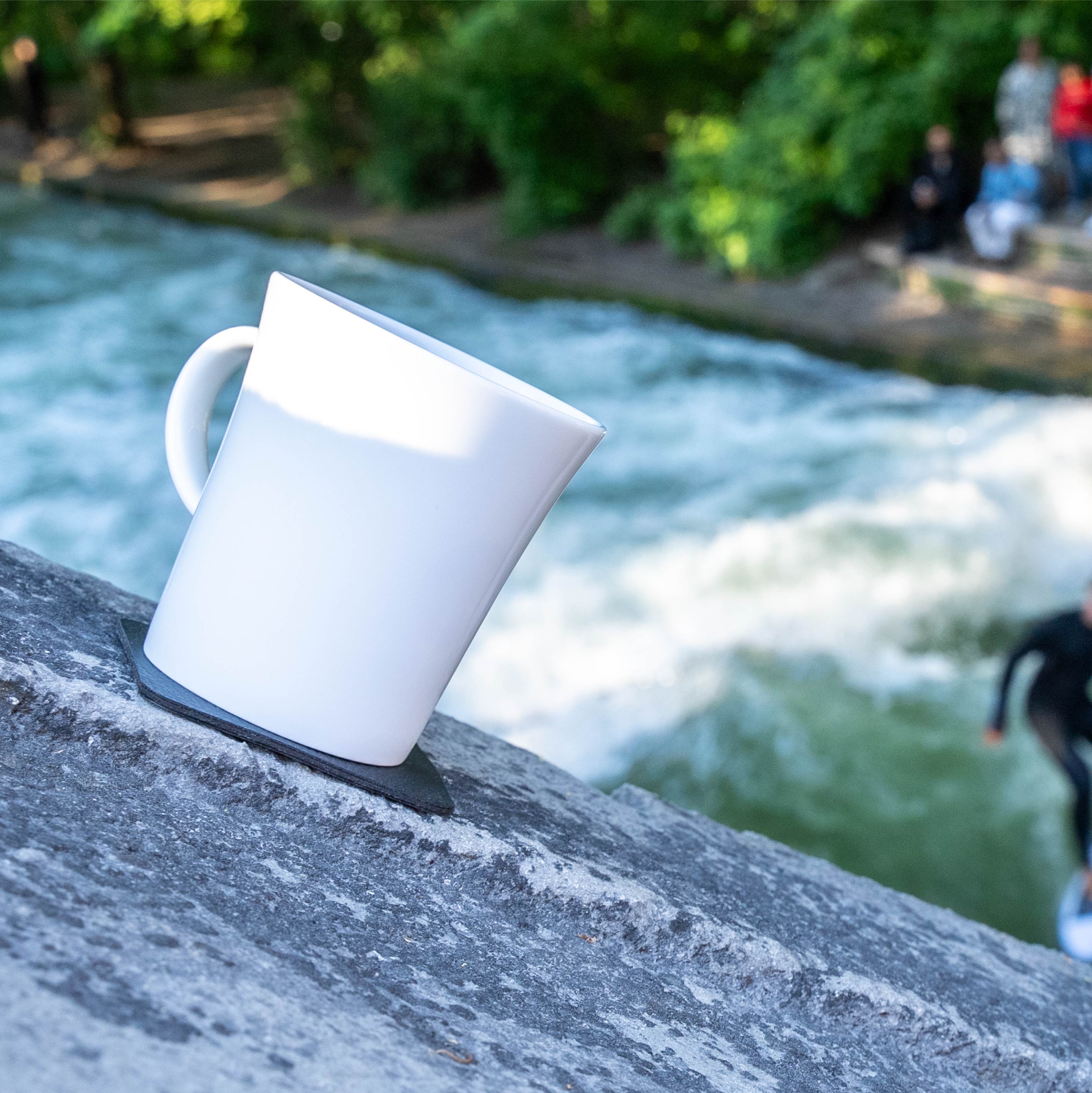 Magnetic porcelain cup is held in place by a pad on an inclined surface