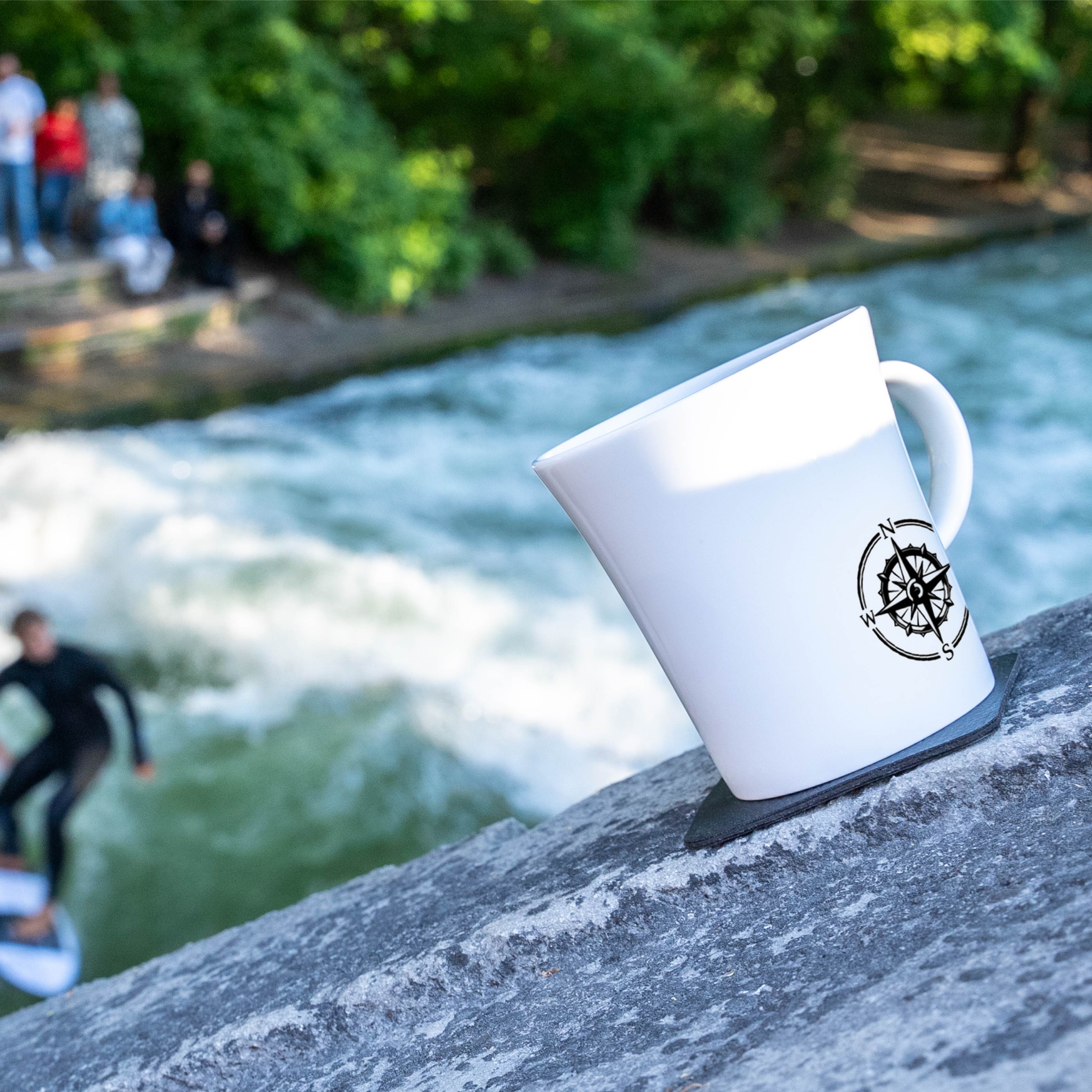 Magnetic porcelain cup is held in place by a pad on an inclined surface