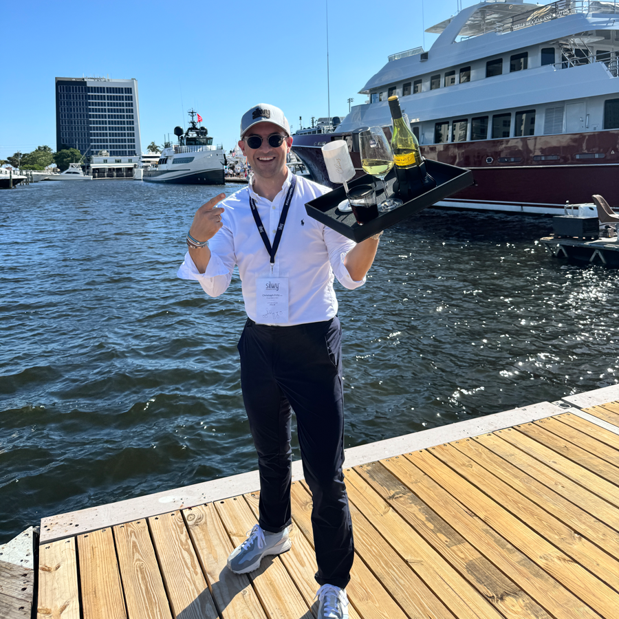 CEO Christoph with the metal tray in his hand with magnetic glasses on it