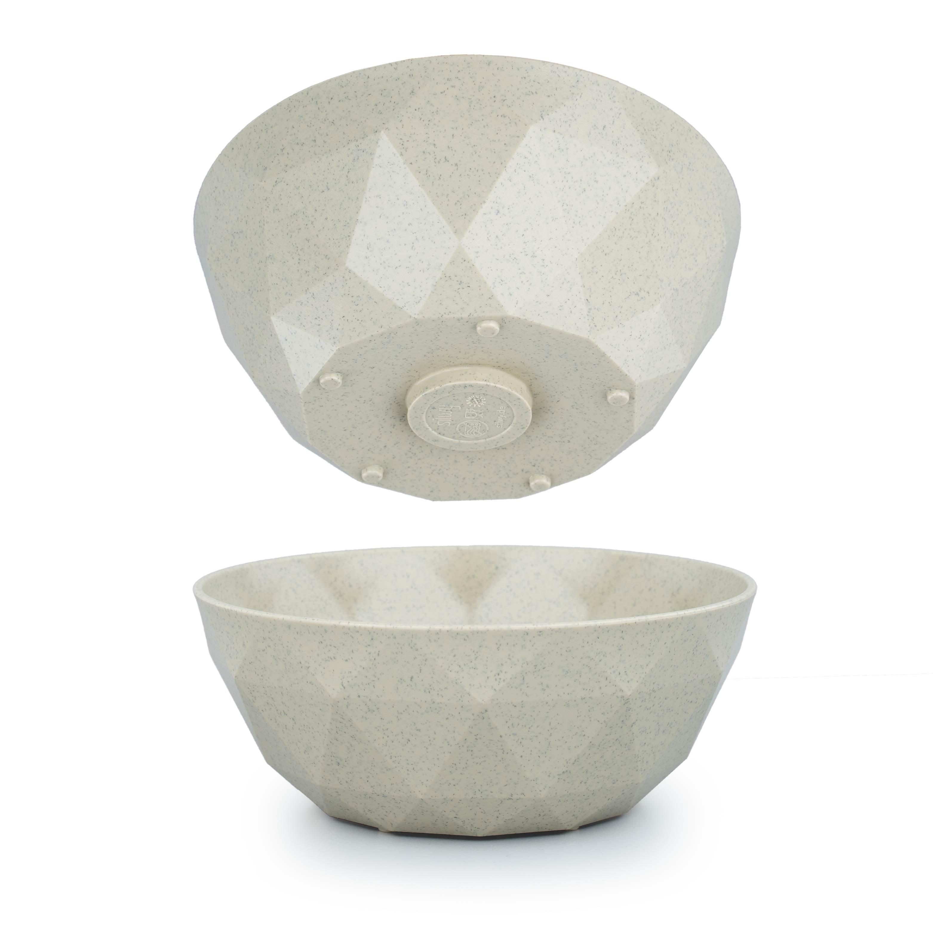 Free-standing magnetic plastic bowls in a set of two 