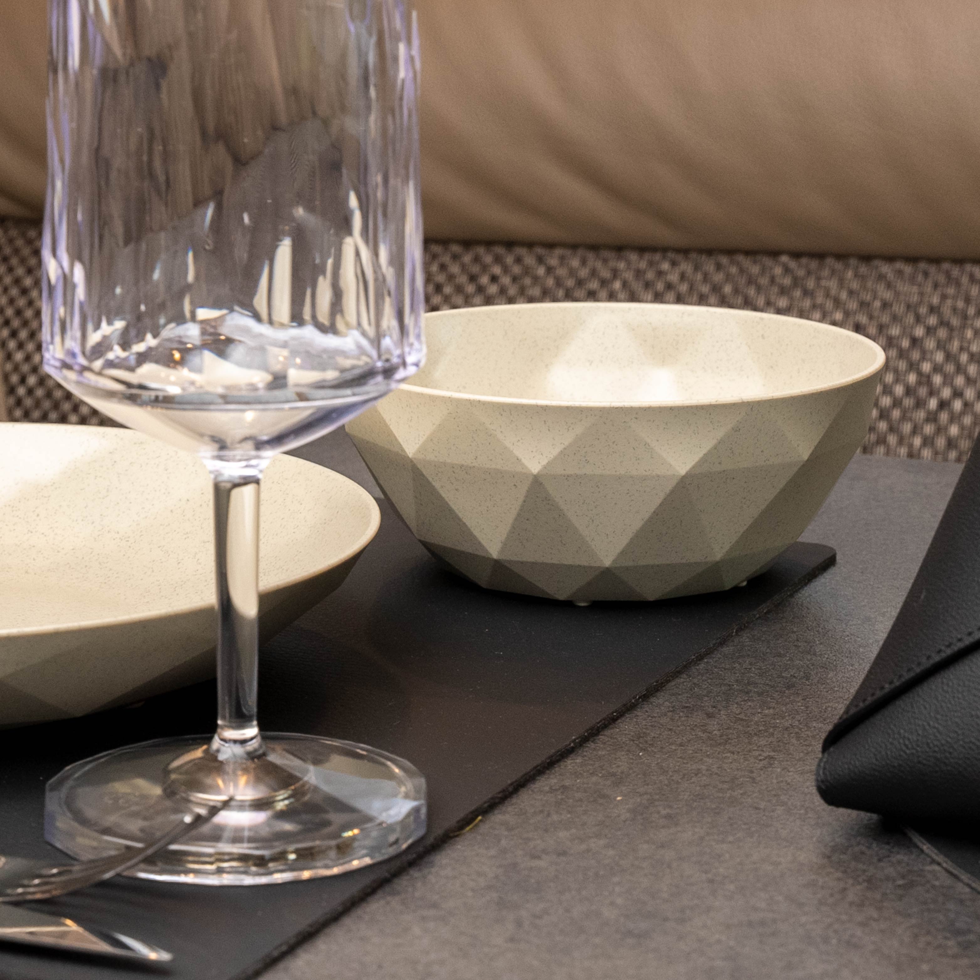 Metallic mat with magnetic bowl on top, which is fixed in place by it