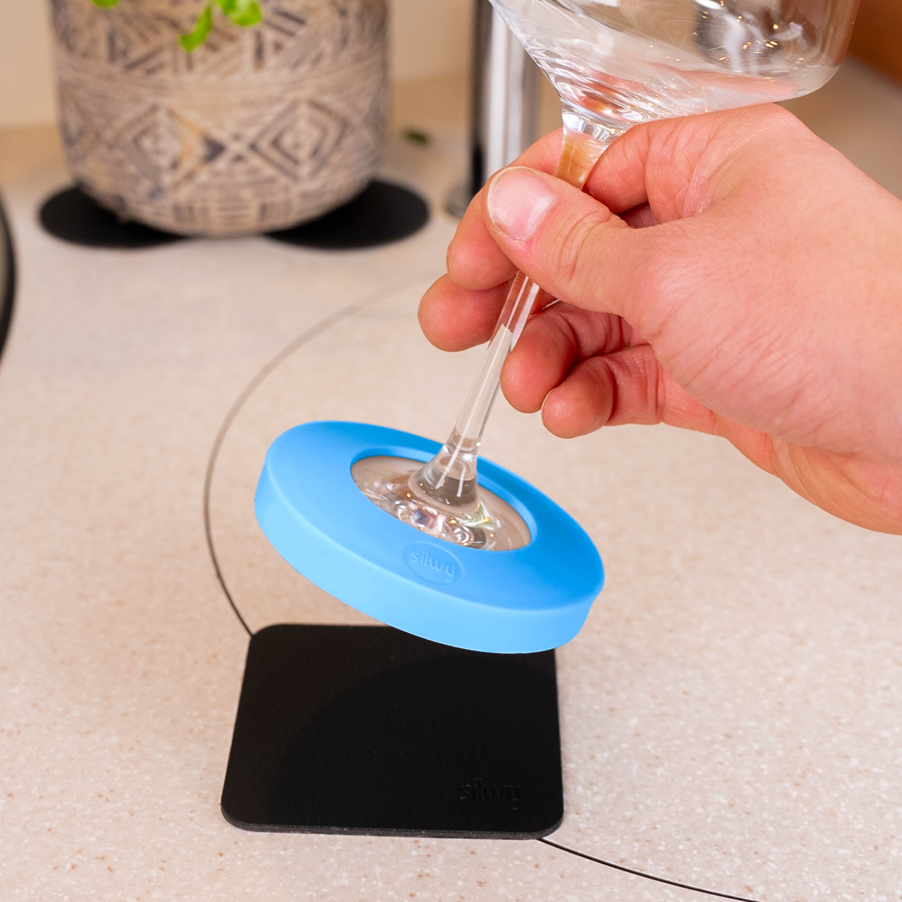 Magnetic adapters blue with corresponding Metal-Nano-Gel-Pad 
