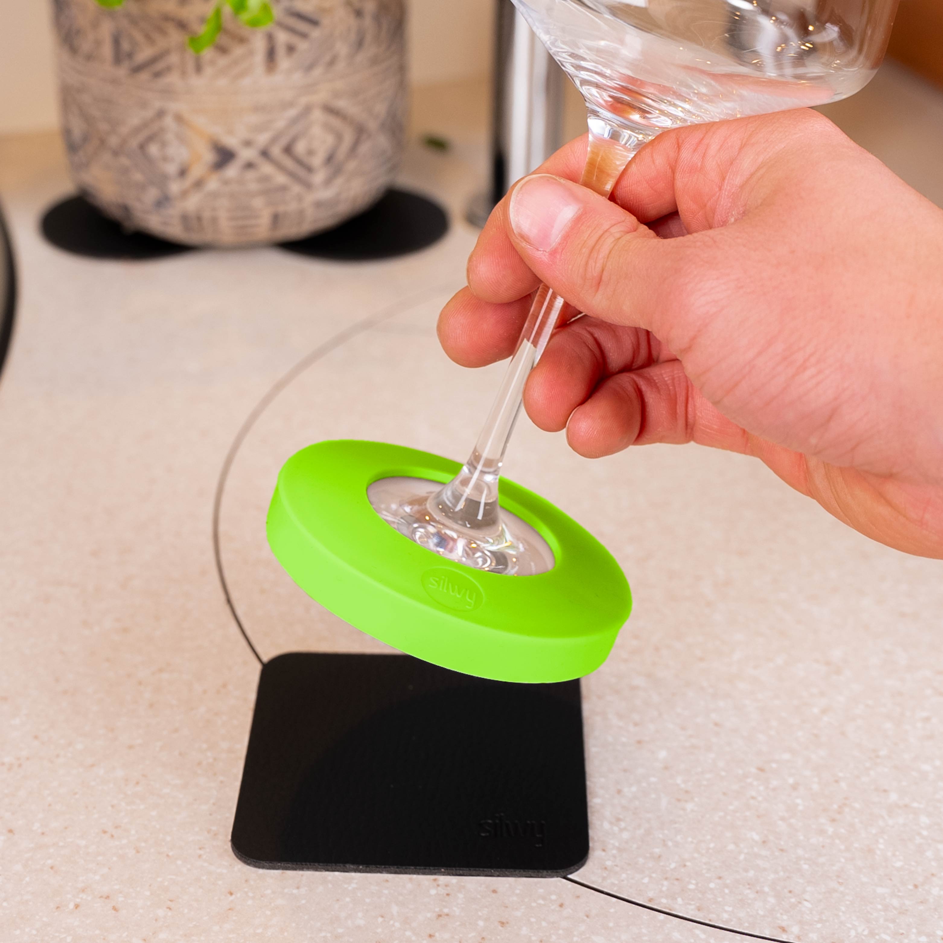 Magnetic adapters for Stemmed glasses green incl. Metal-Nano-Gel-Pad 