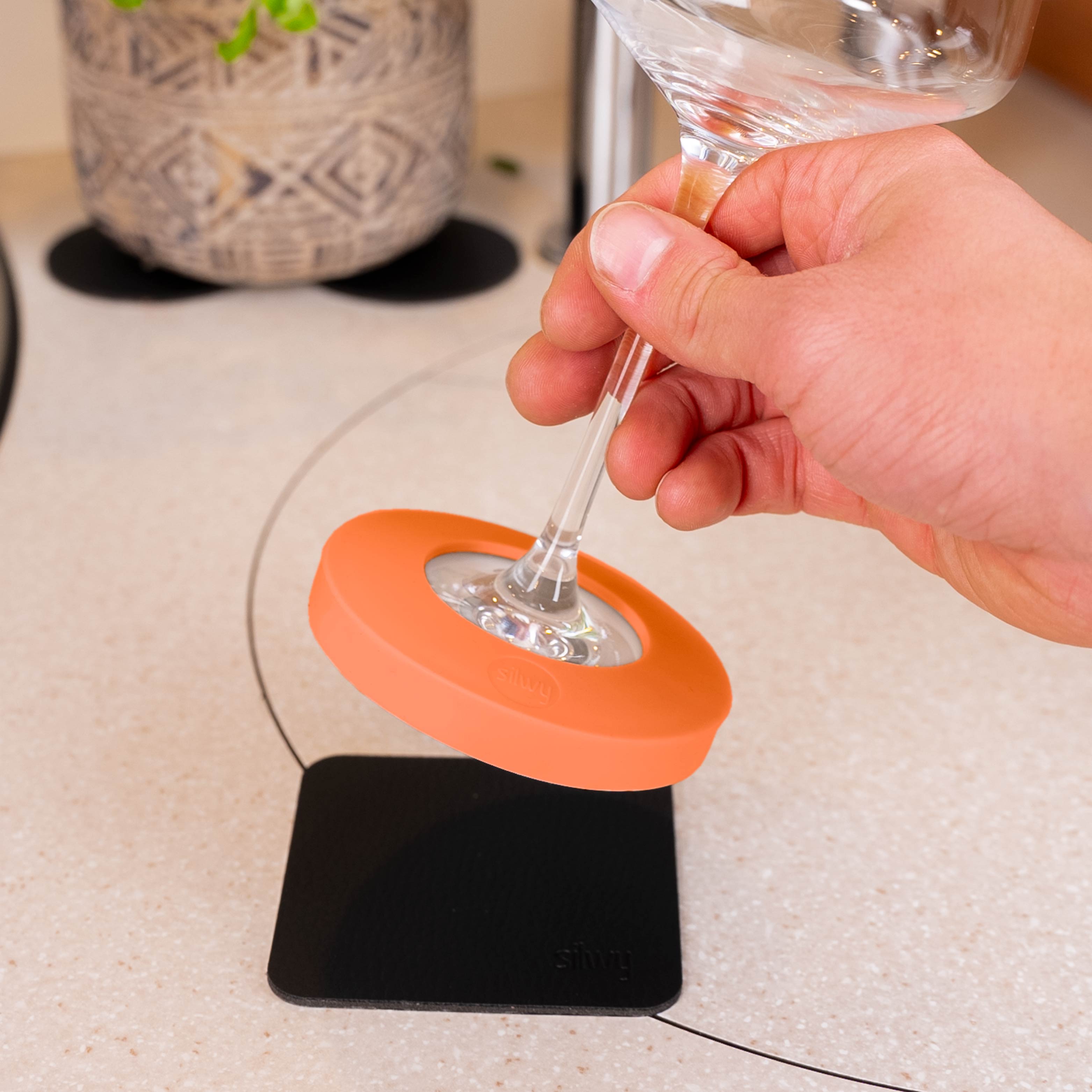 Magnetic adapters for Stemmed glasses orange with corresponding pad 