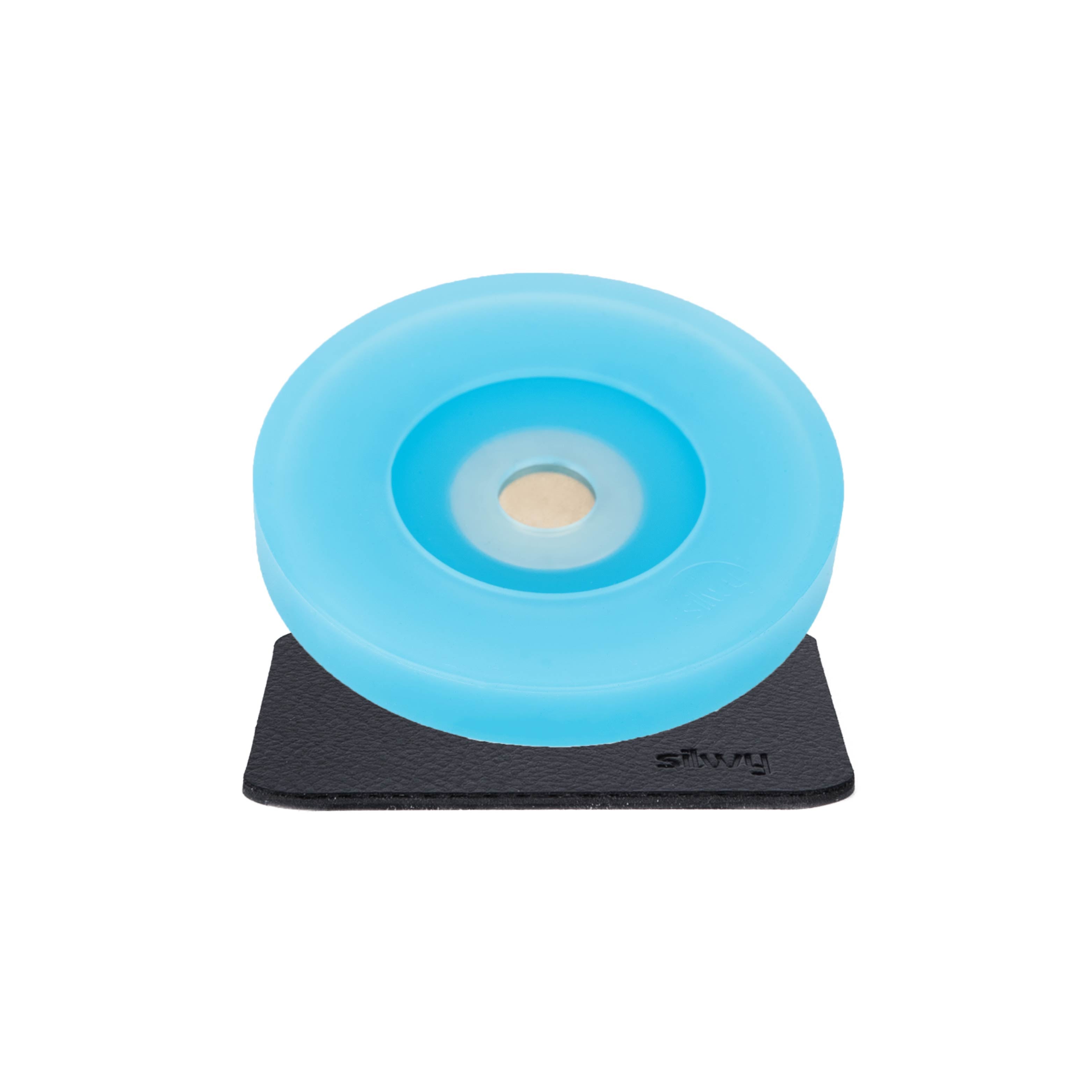 Magnetic adapters blue with corresponding pad 