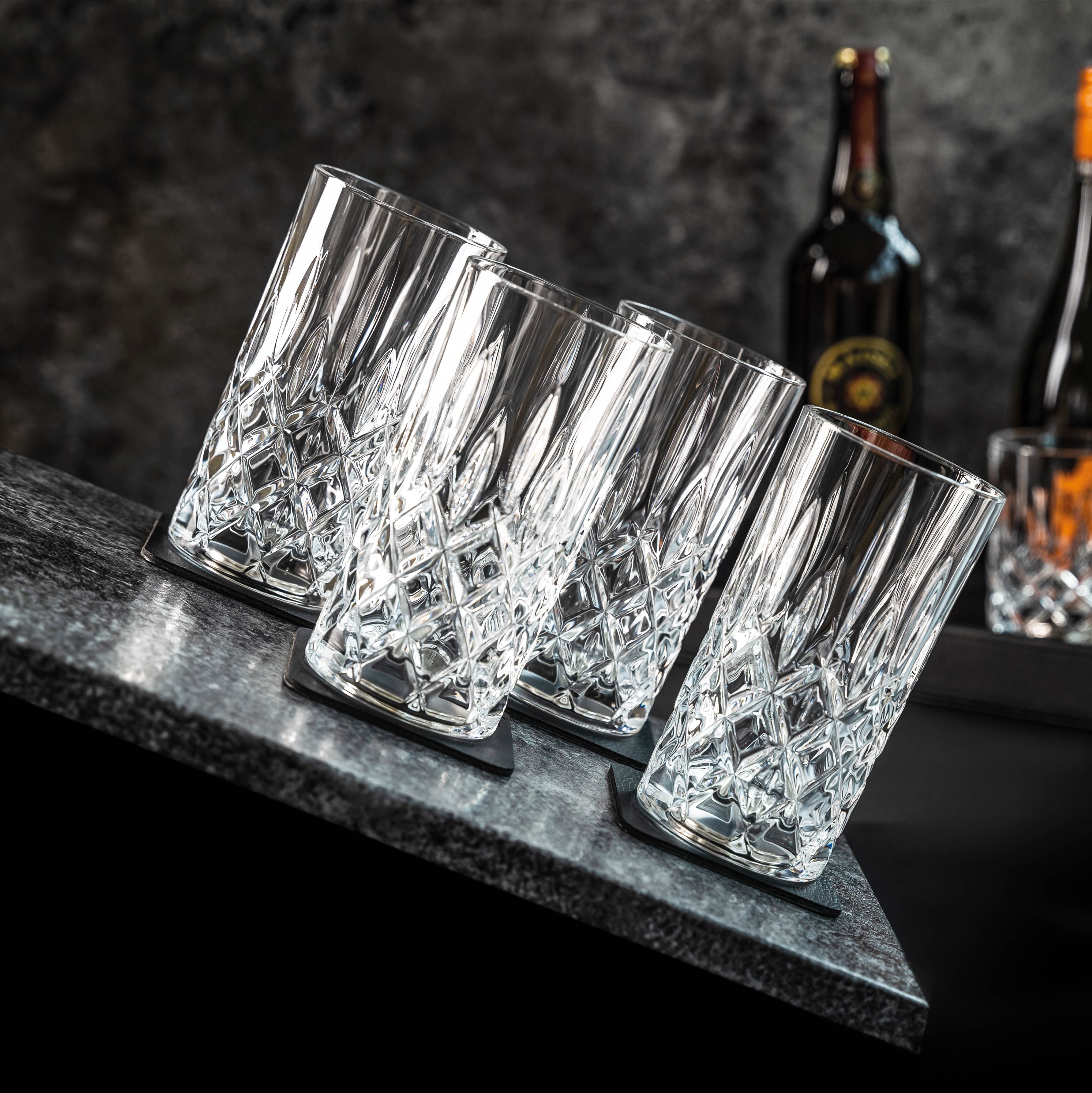 Magnetic crystal glasses are fixed to the bevel by Metal-Nano-Gel-Pads