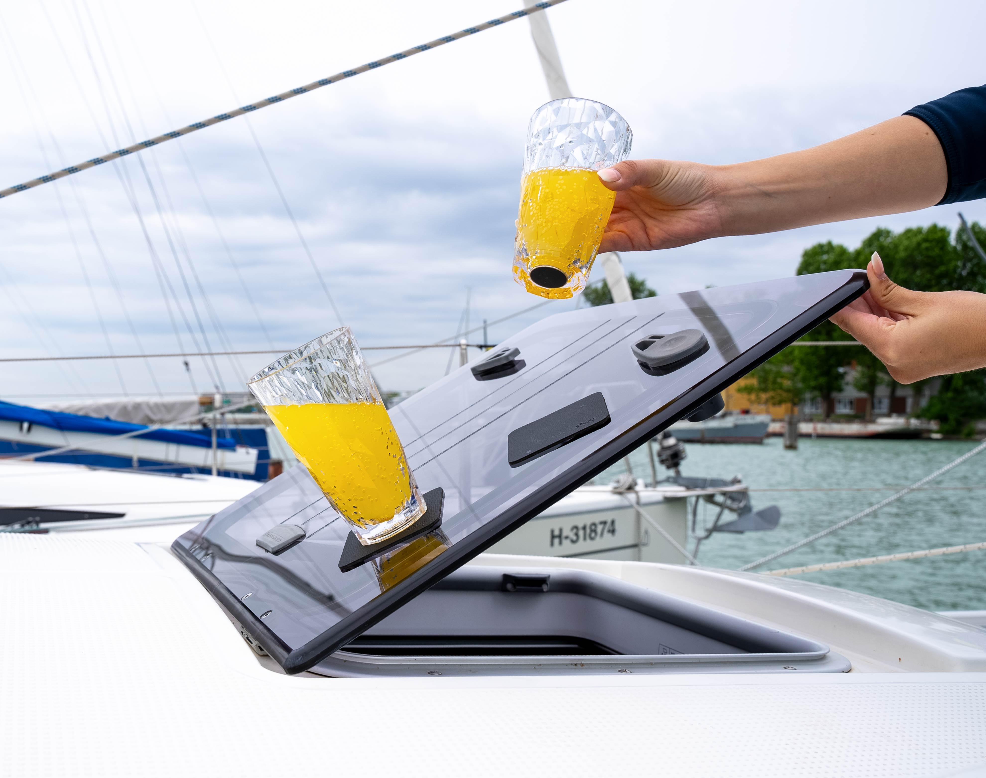 Plastic glass with magnet with pad, on the boat