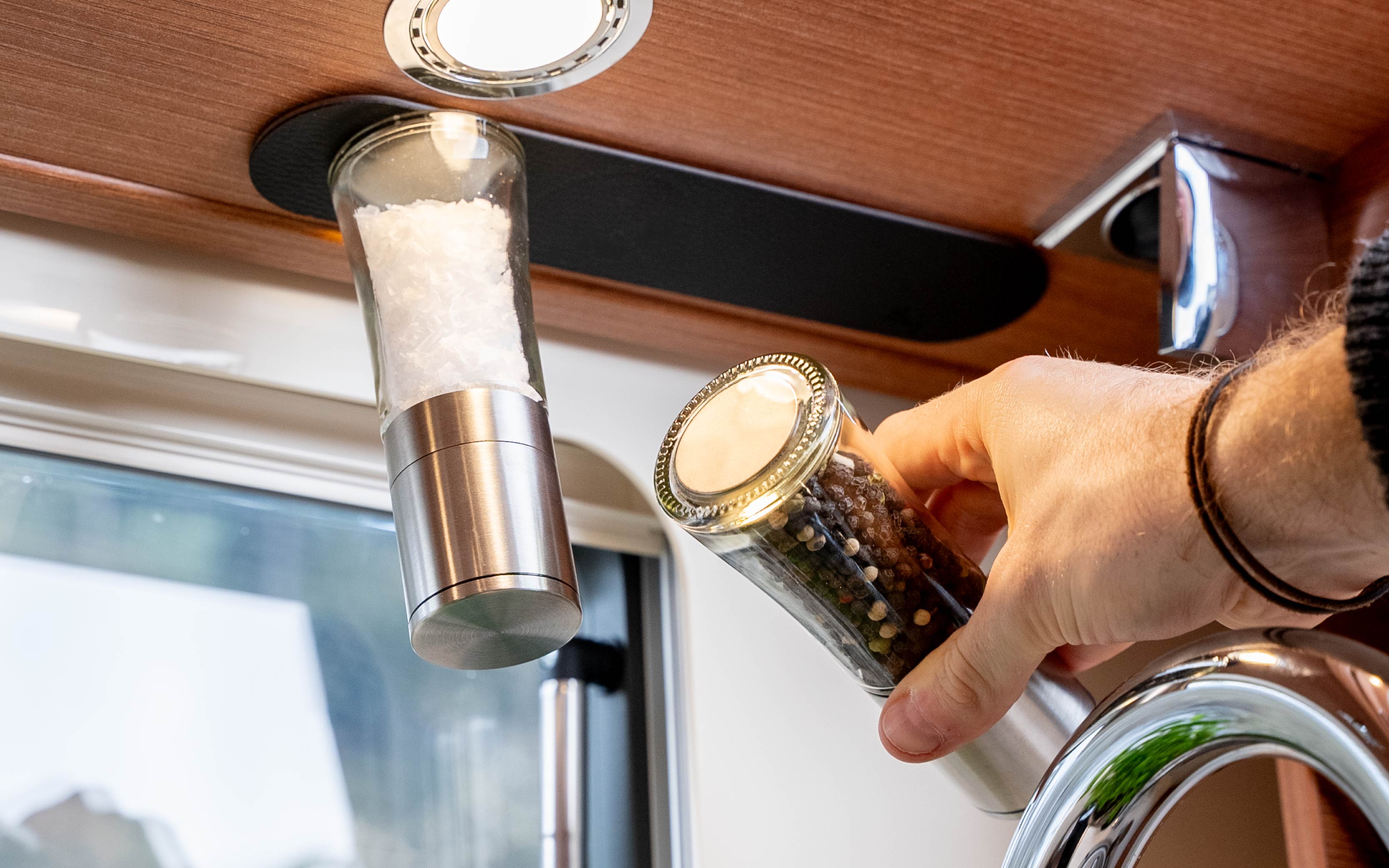 Grinders with integrated magnets fixed upside down on Metal Strip