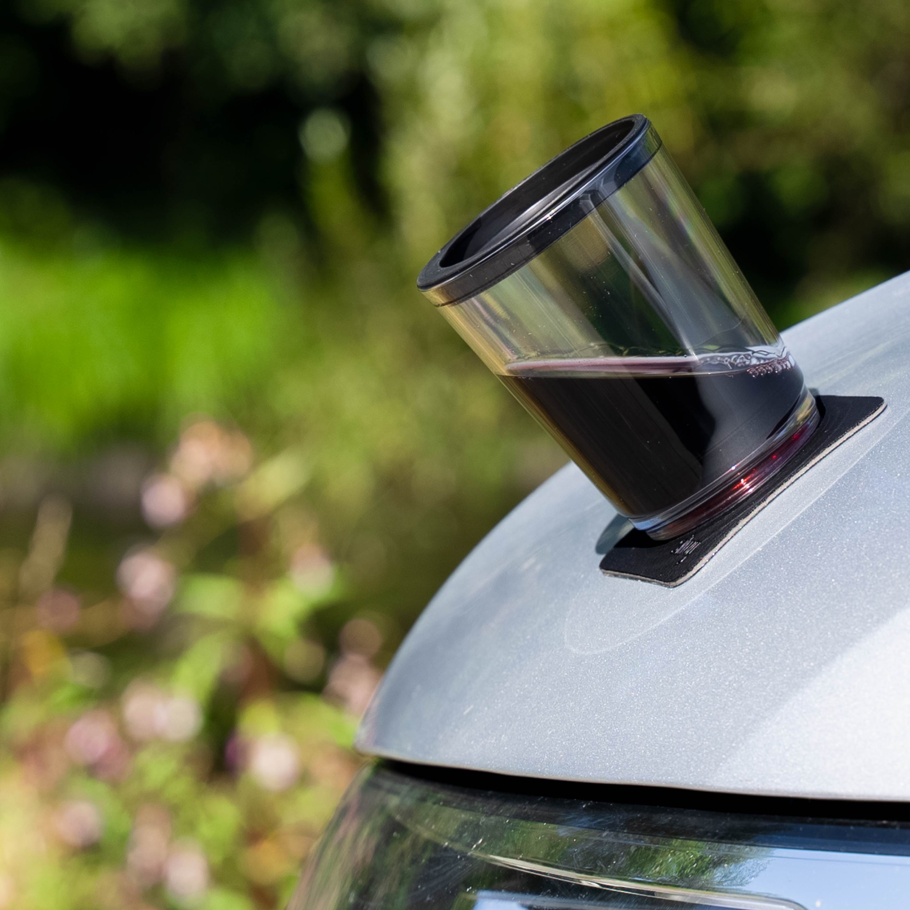 filled Magnetic drinking cupclassic with metal nano-gel pad attached to Multivan 