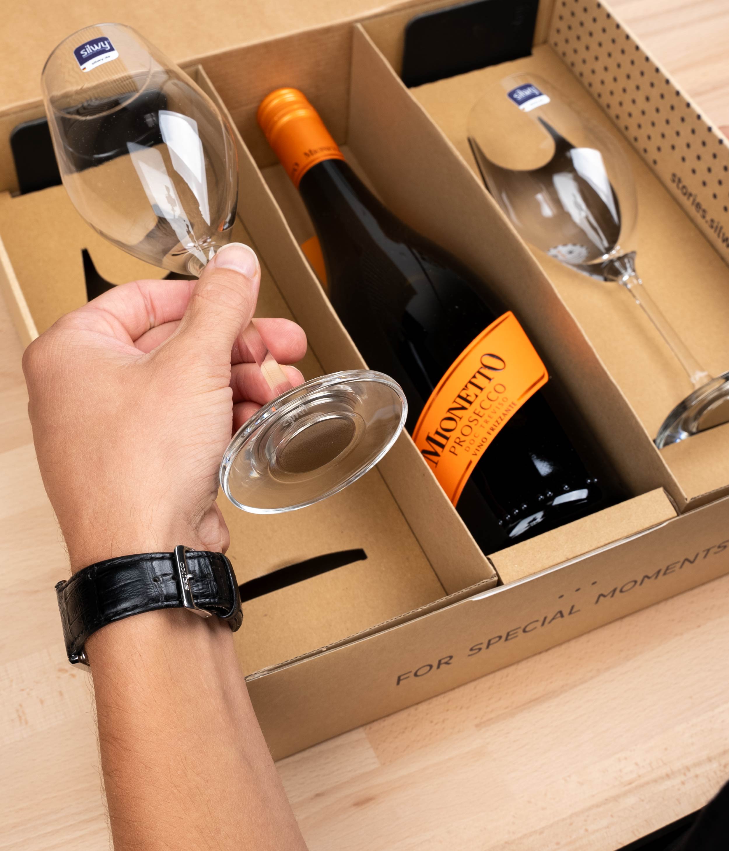 Gift box with magnetic crystal glasses champagne and Prosecco