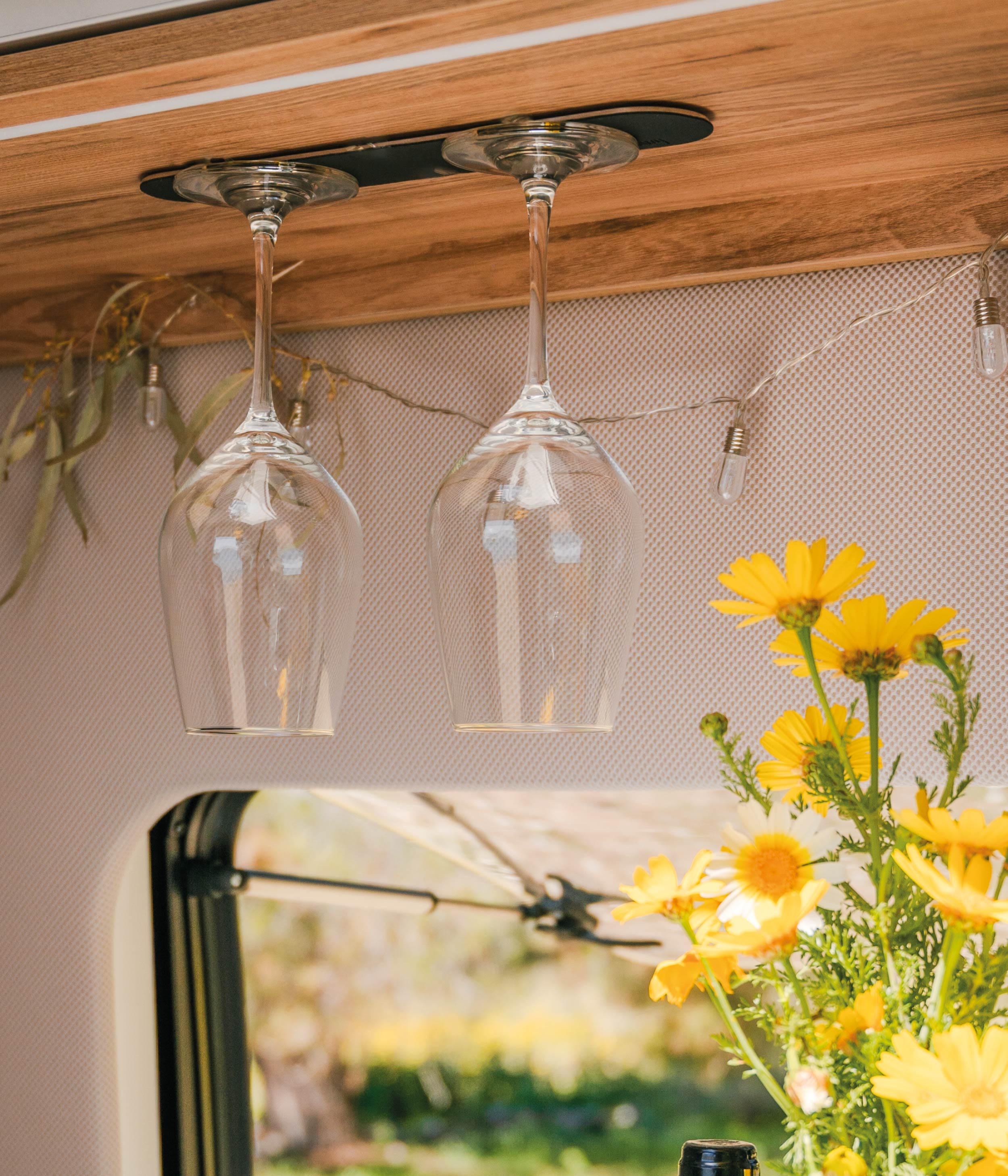 Magnetic crystal glasses wine hanging upside down on Metal Strip