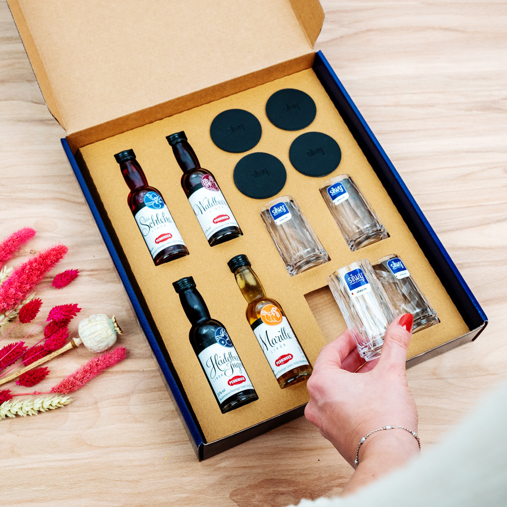 Gift box Penninger - Blue packaging with 4 magnetic plastic jars shot, 4 small bottles Penninger and round Metal nano gel pads in black