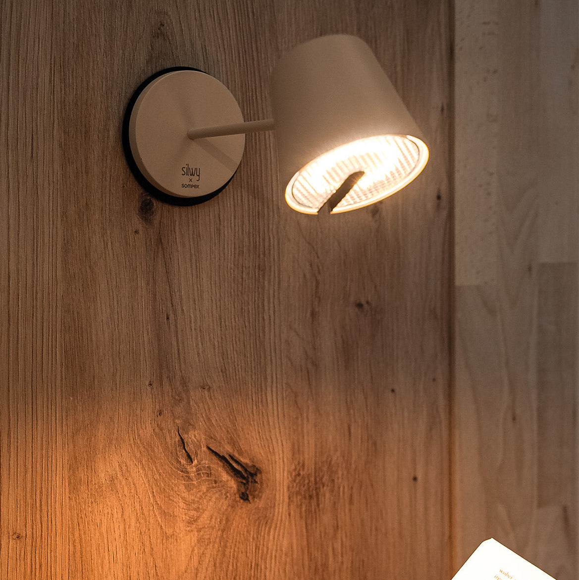 Pivoting table and wall light fixed to the 3M pad