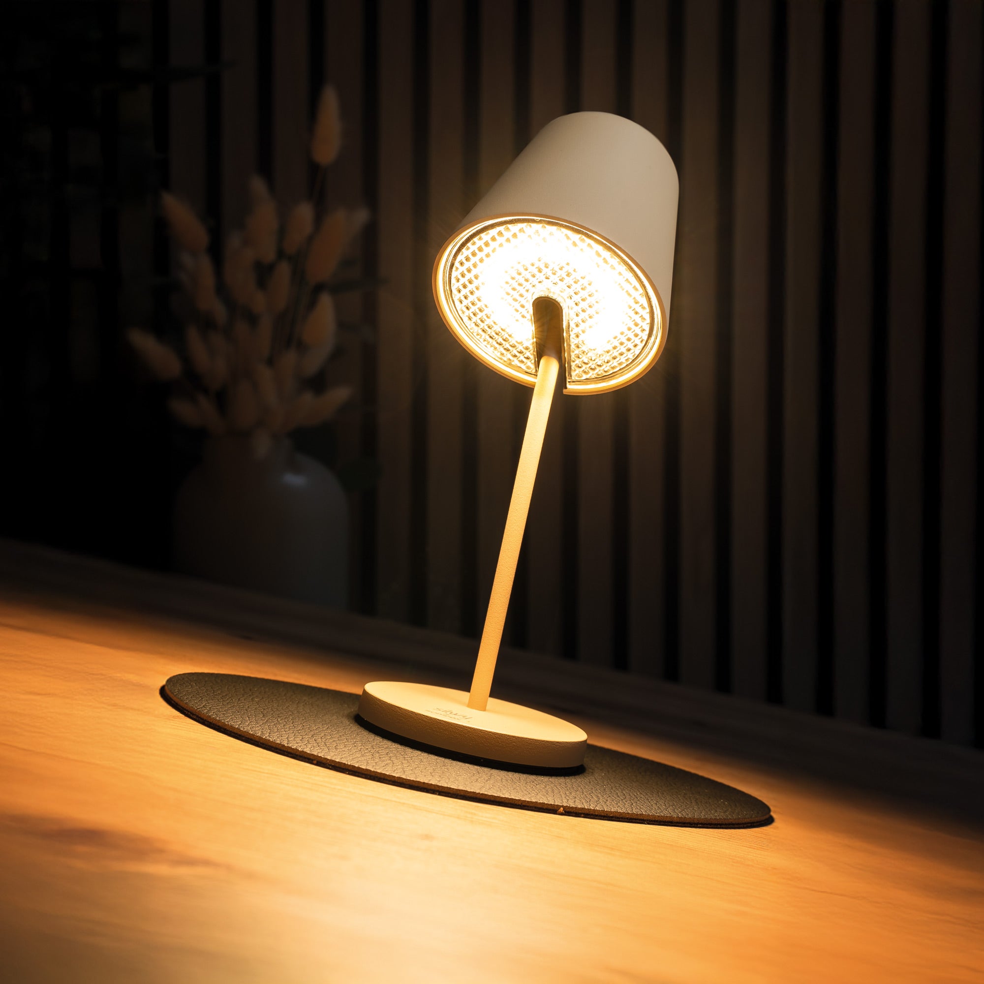 Portofino luminaire fixed to placemat