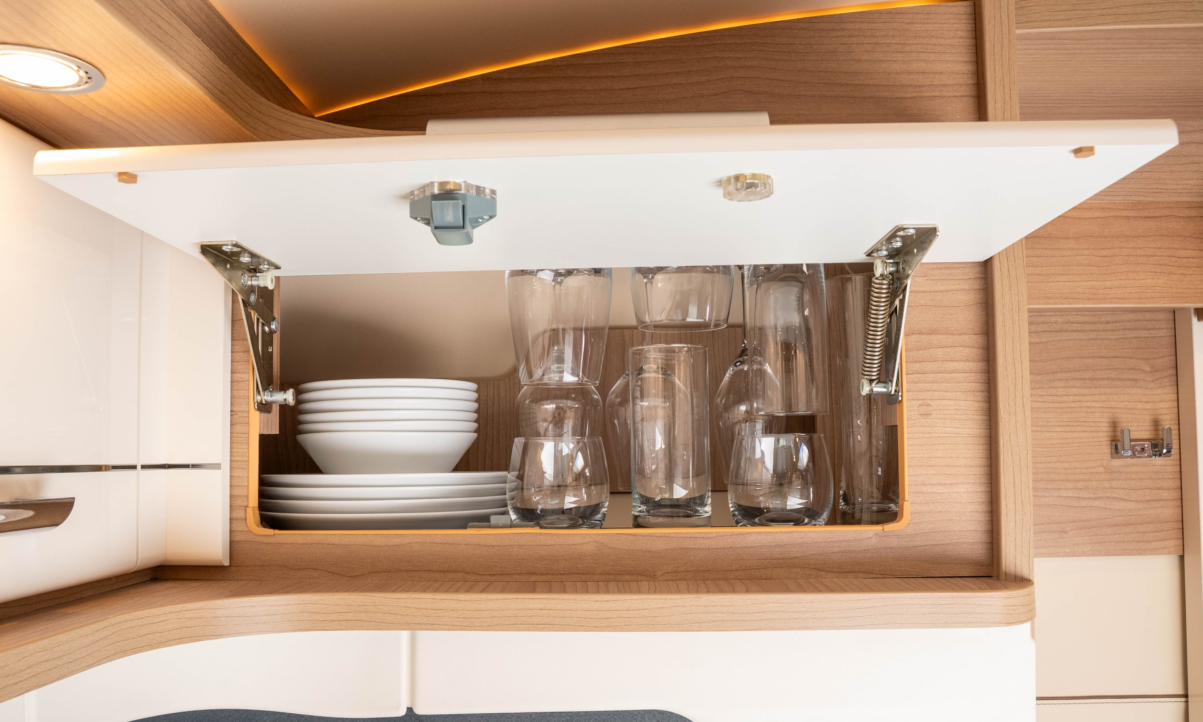 silwy magnetic system in use - 100% space utilization in the tightest of spaces, with porcelain and crystal glass products