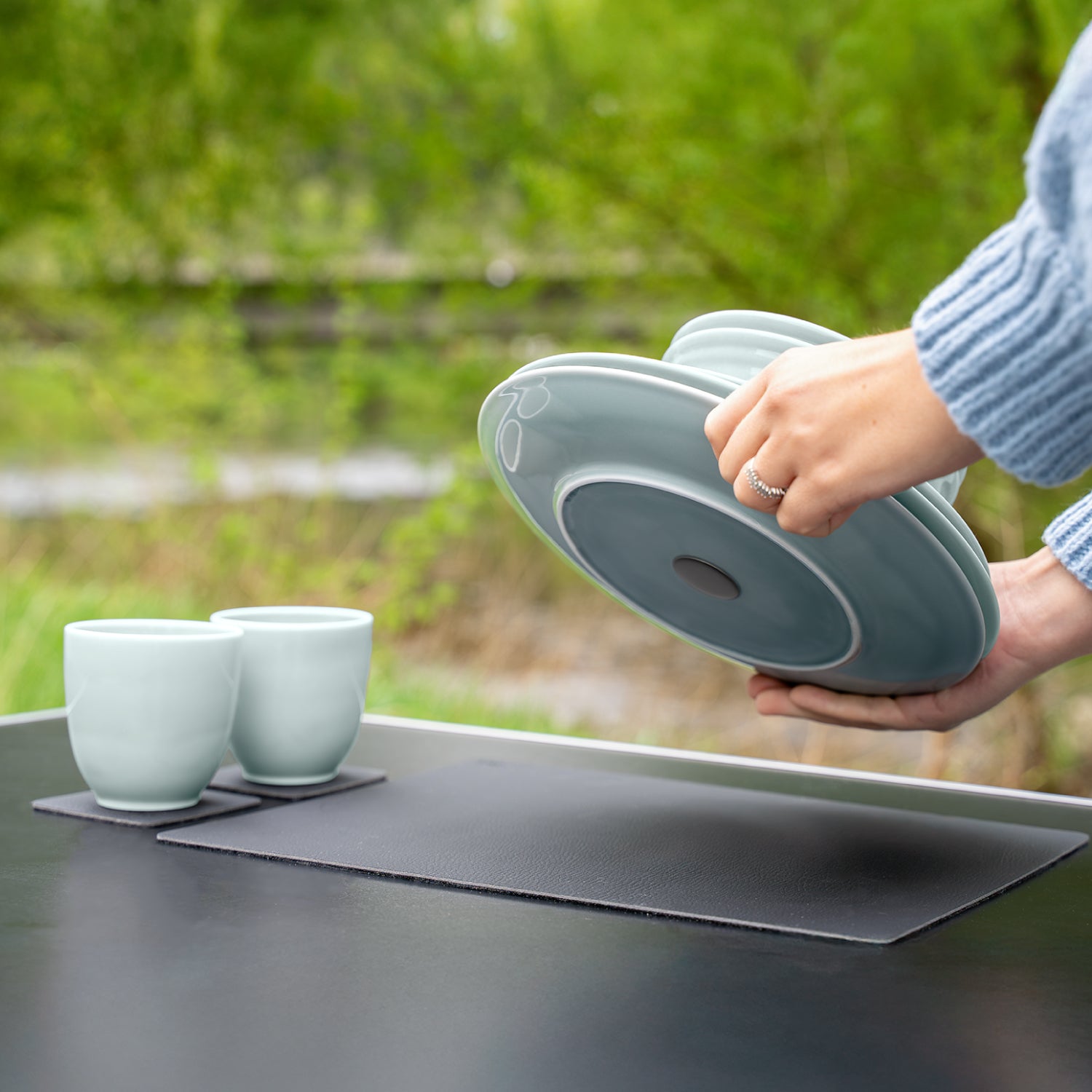 Magnetic porcelain tableware set cyan set down