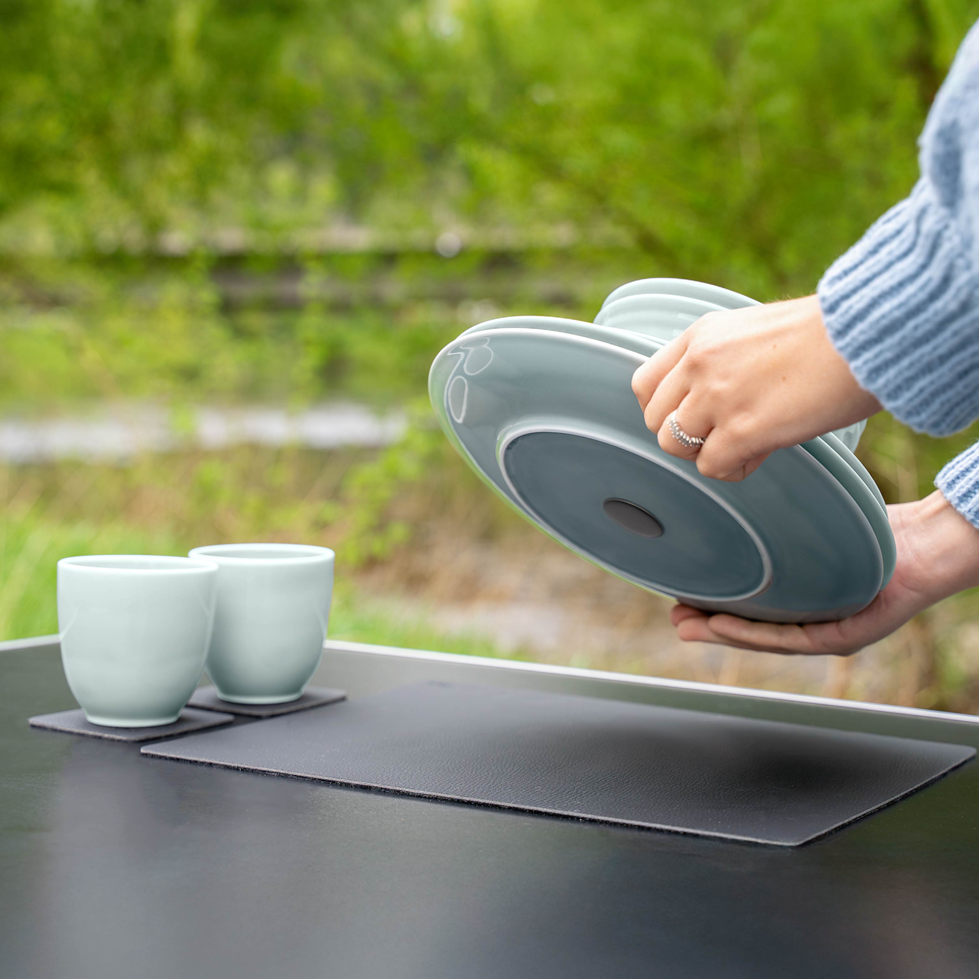 Magnetic porcelain set cyan for placing dishes