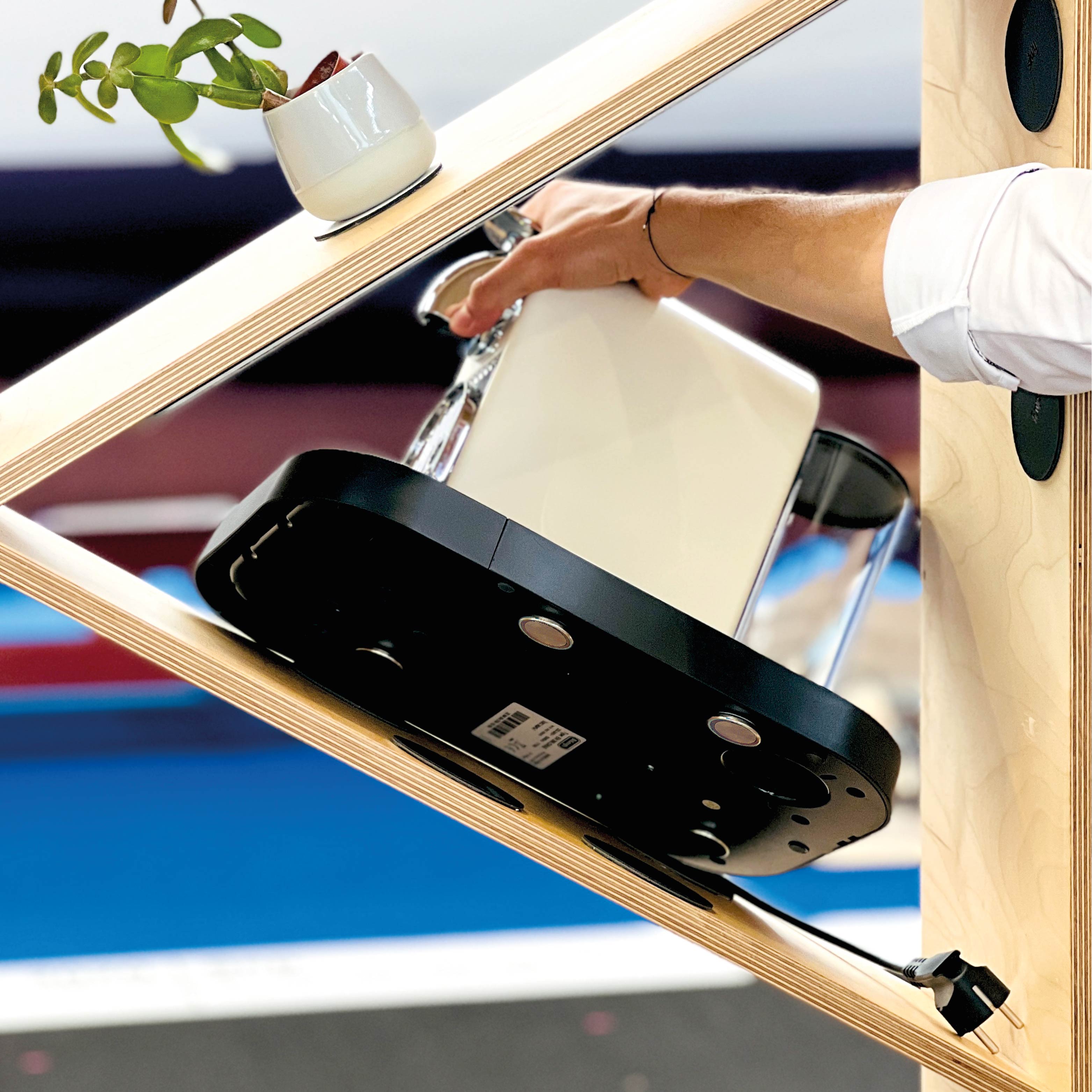 Coffee machine with shielded magnets is held in place by pads