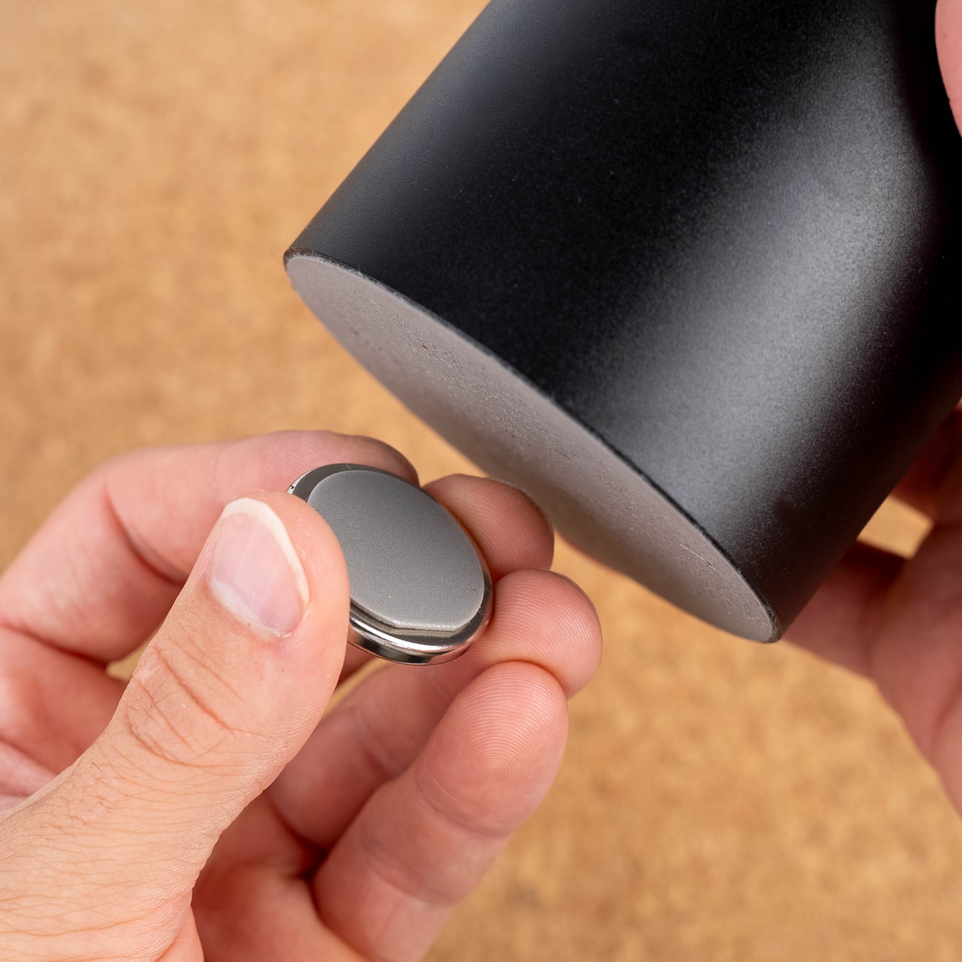 Attach power magnet to cup 