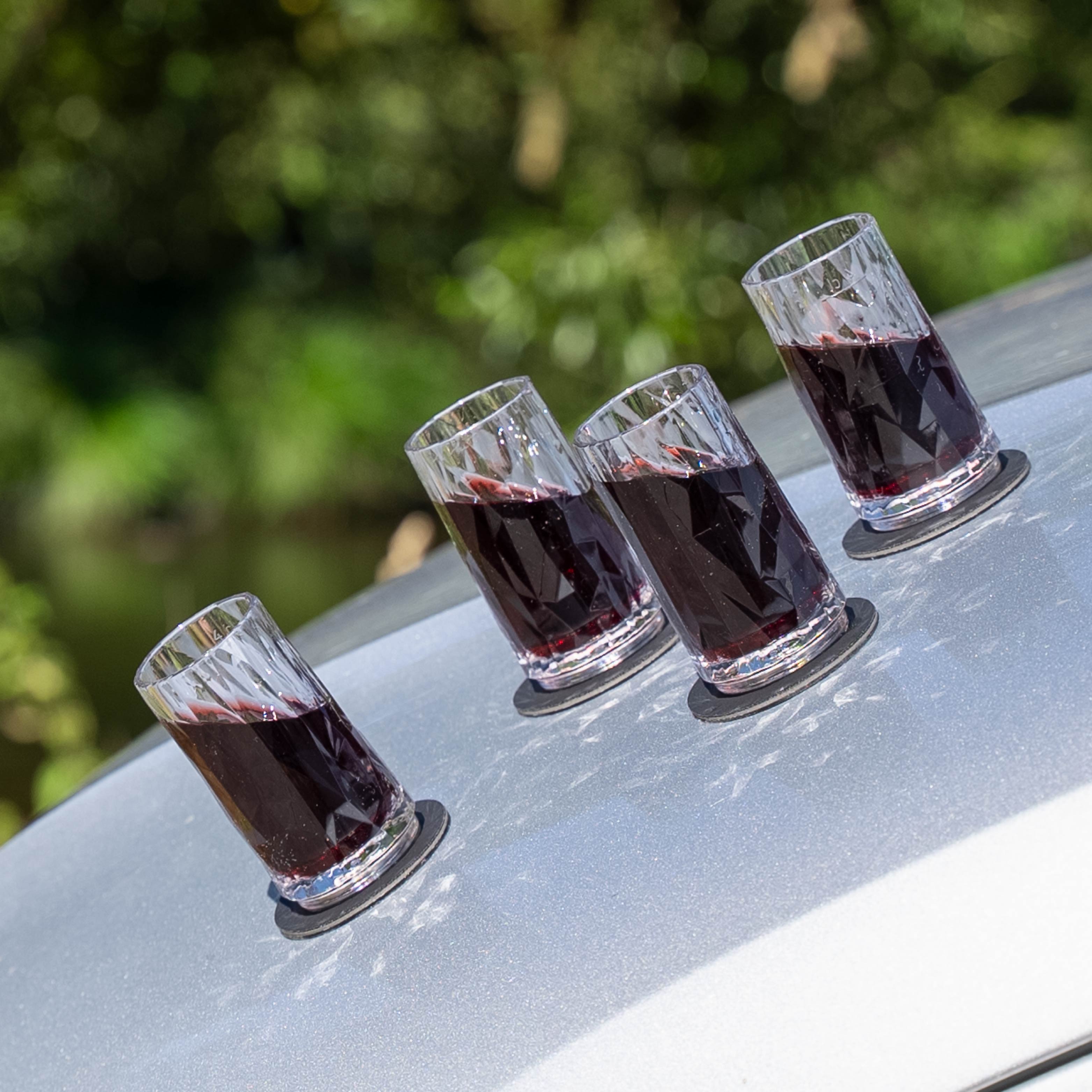 4 Magnetic plastic glasses shot with round metal nano-gel pads in black 