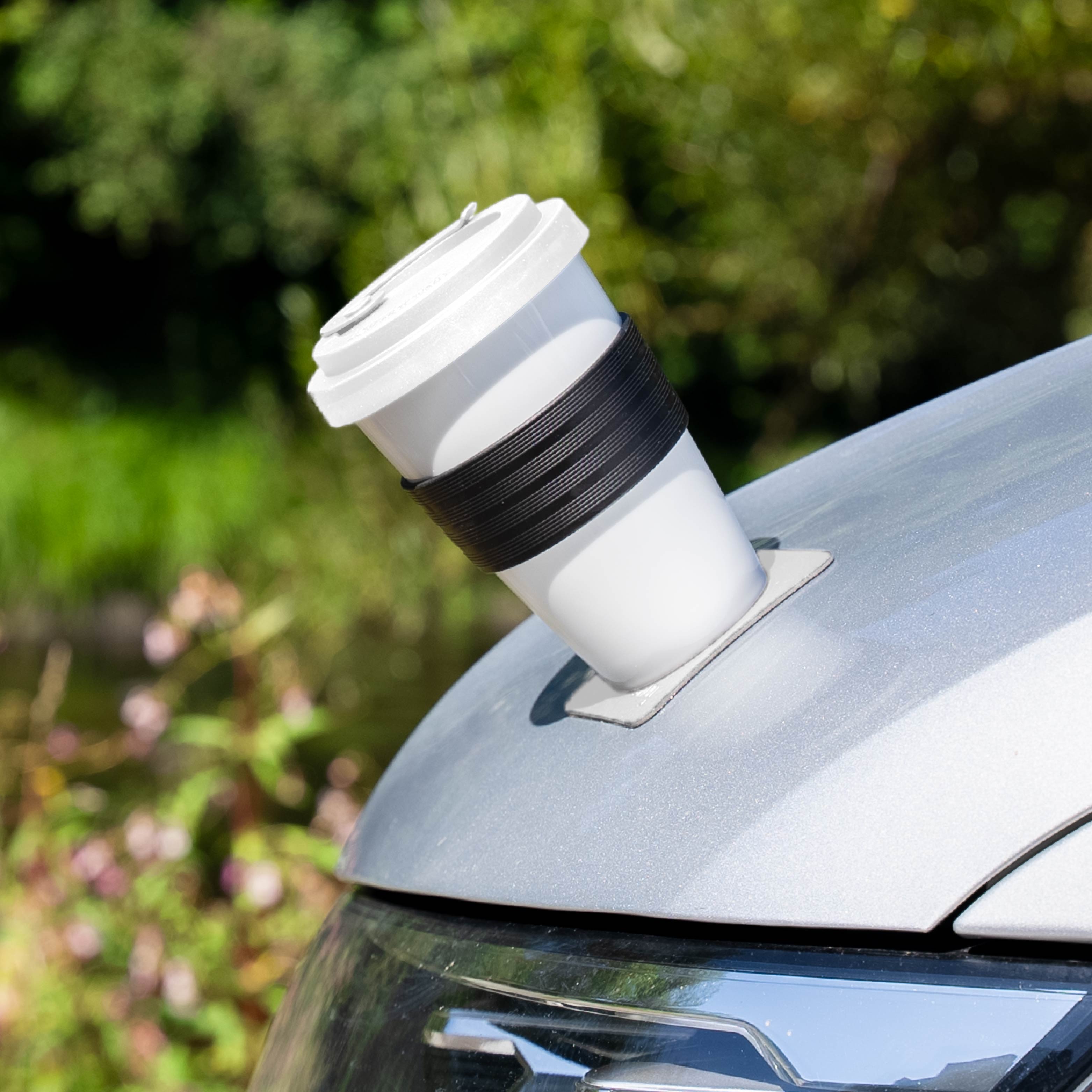 Magnetic porcelain cup is held in place by a metal hood