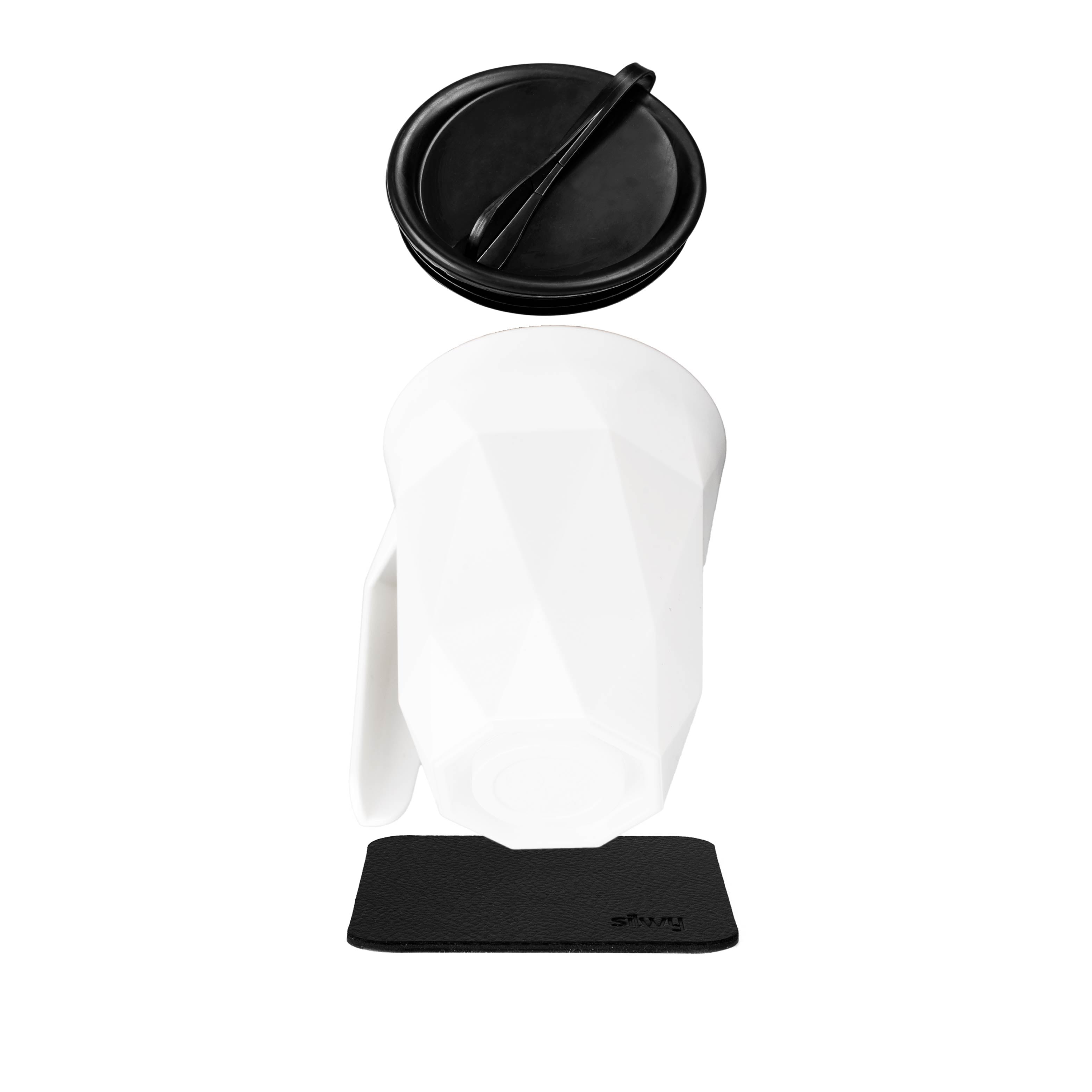 Individual parts of the Magnetic plastic cup TO-GO: black lid, white Cup and the corresponding square Metal-Nano-Gel-Pad in black 