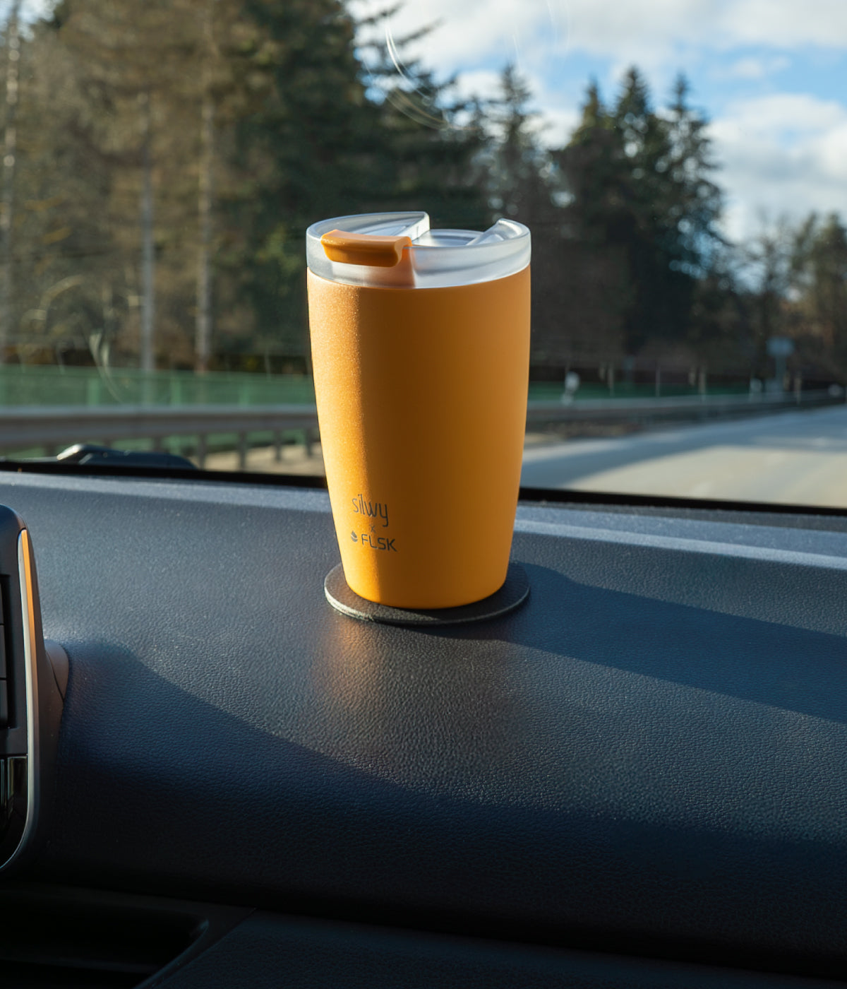 Magnetic thermo cup on the dashboard