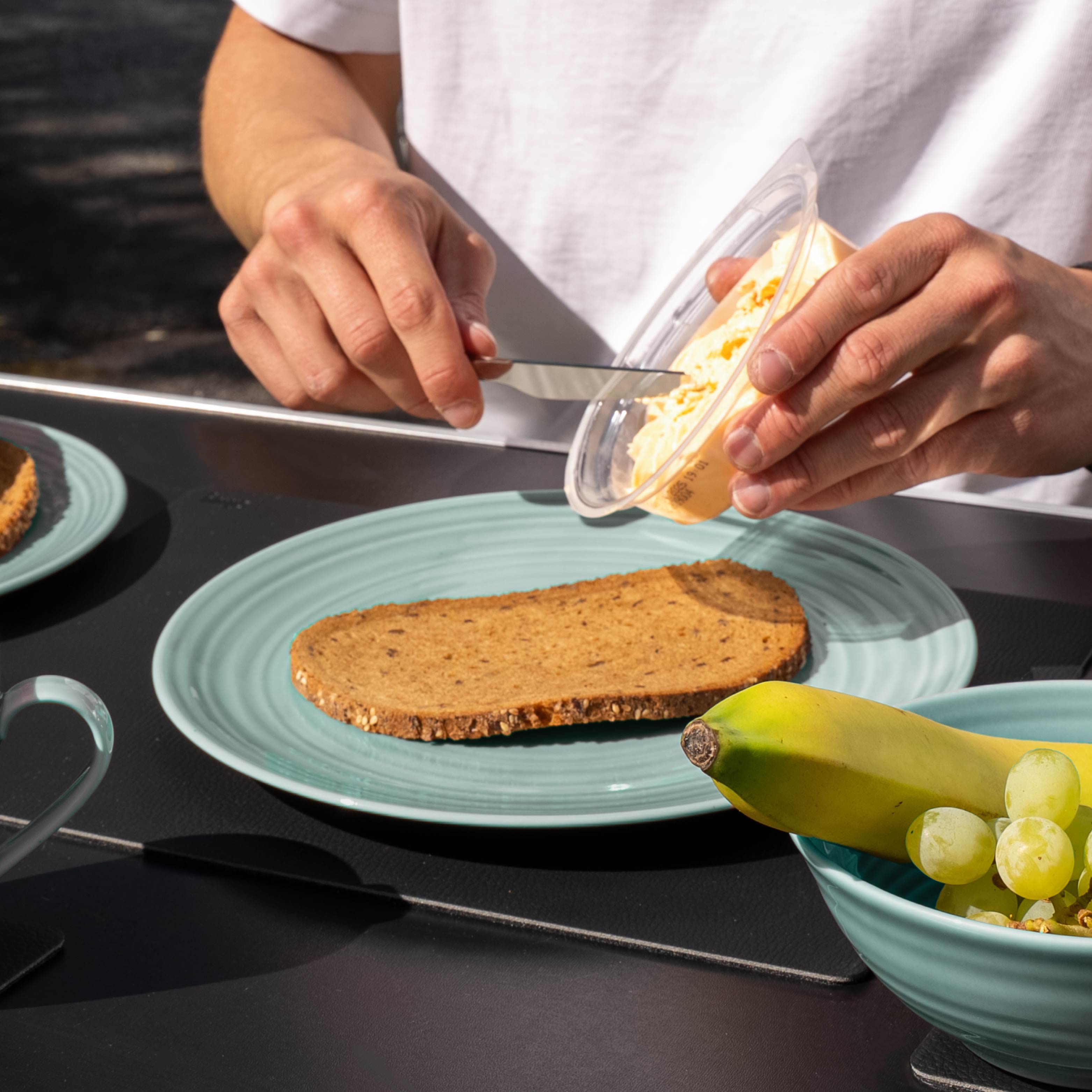 Magnetic porcelain Plates cyan camping table