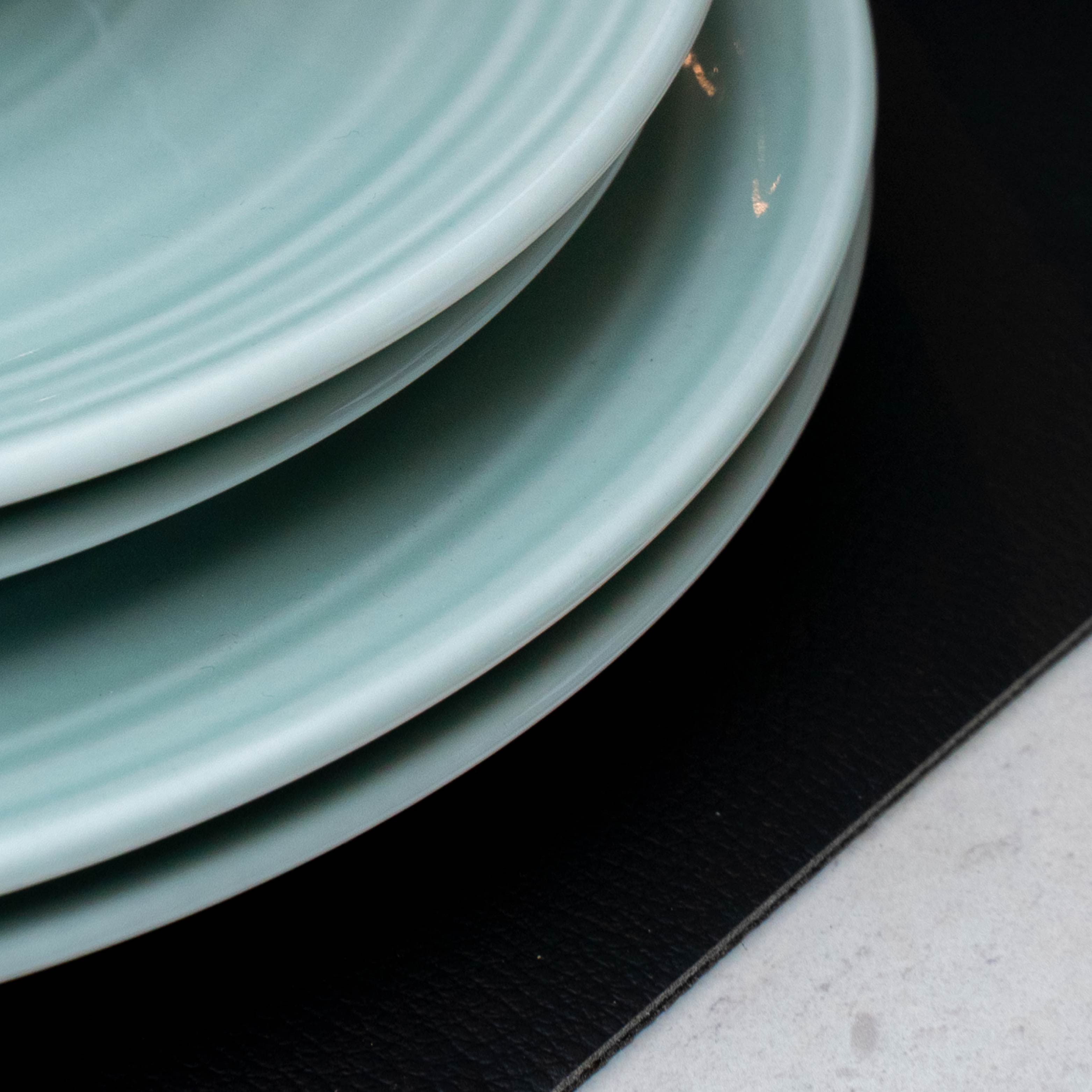 Magnetic porcelain Plates cyan on mat