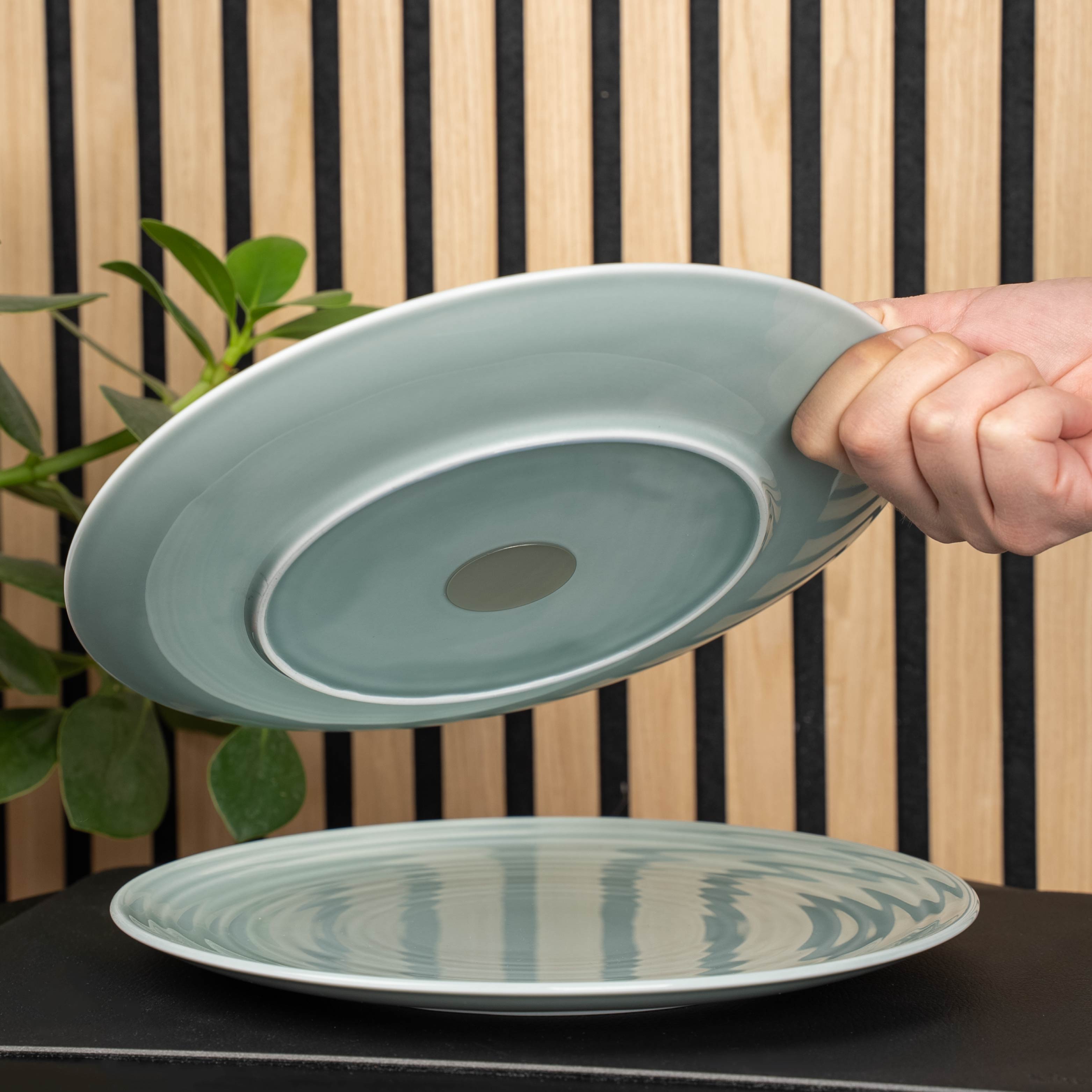 Magnetic porcelain Plates cyan on mat