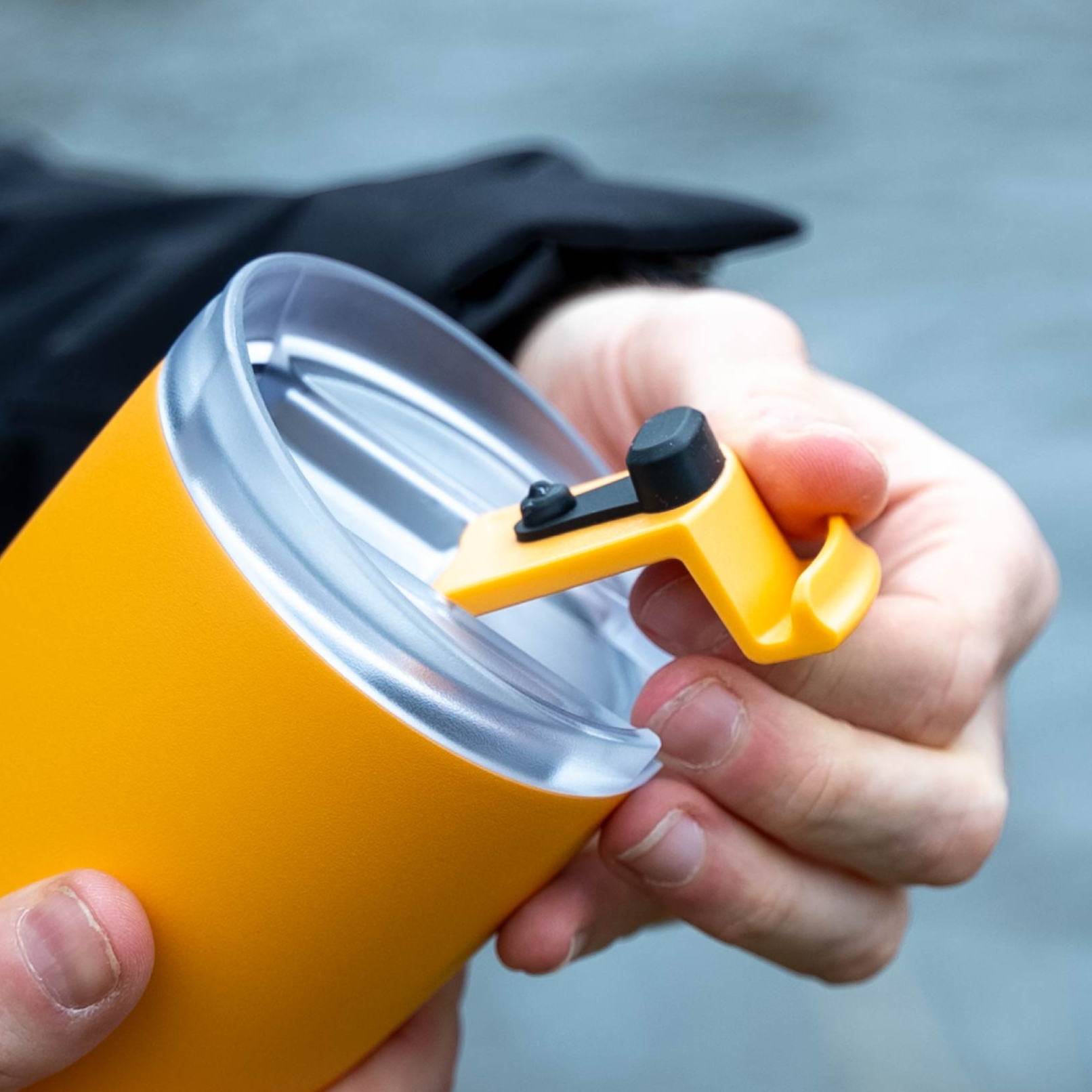 Close-up of lid for Magnetic thermo mug