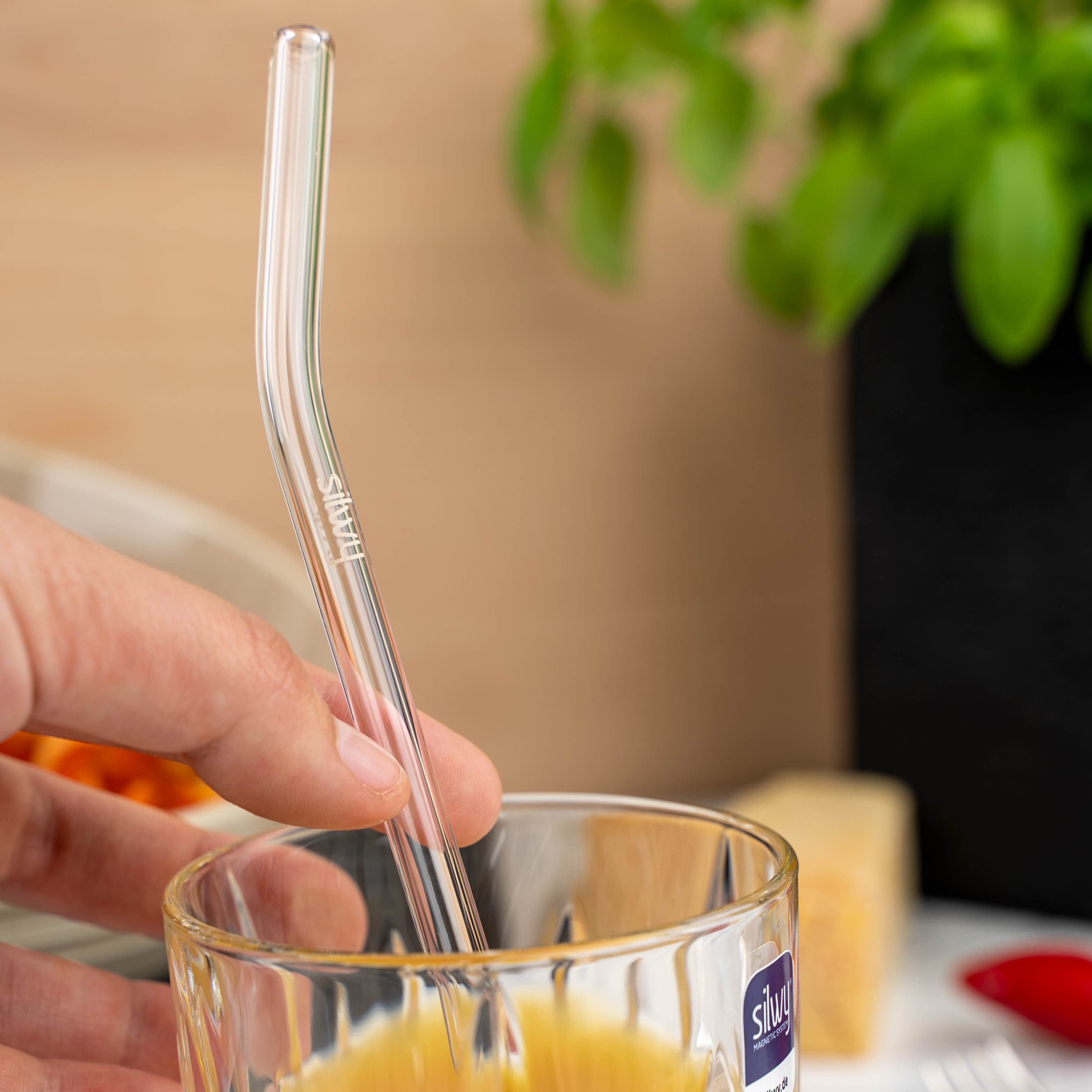 Remove straw from drink