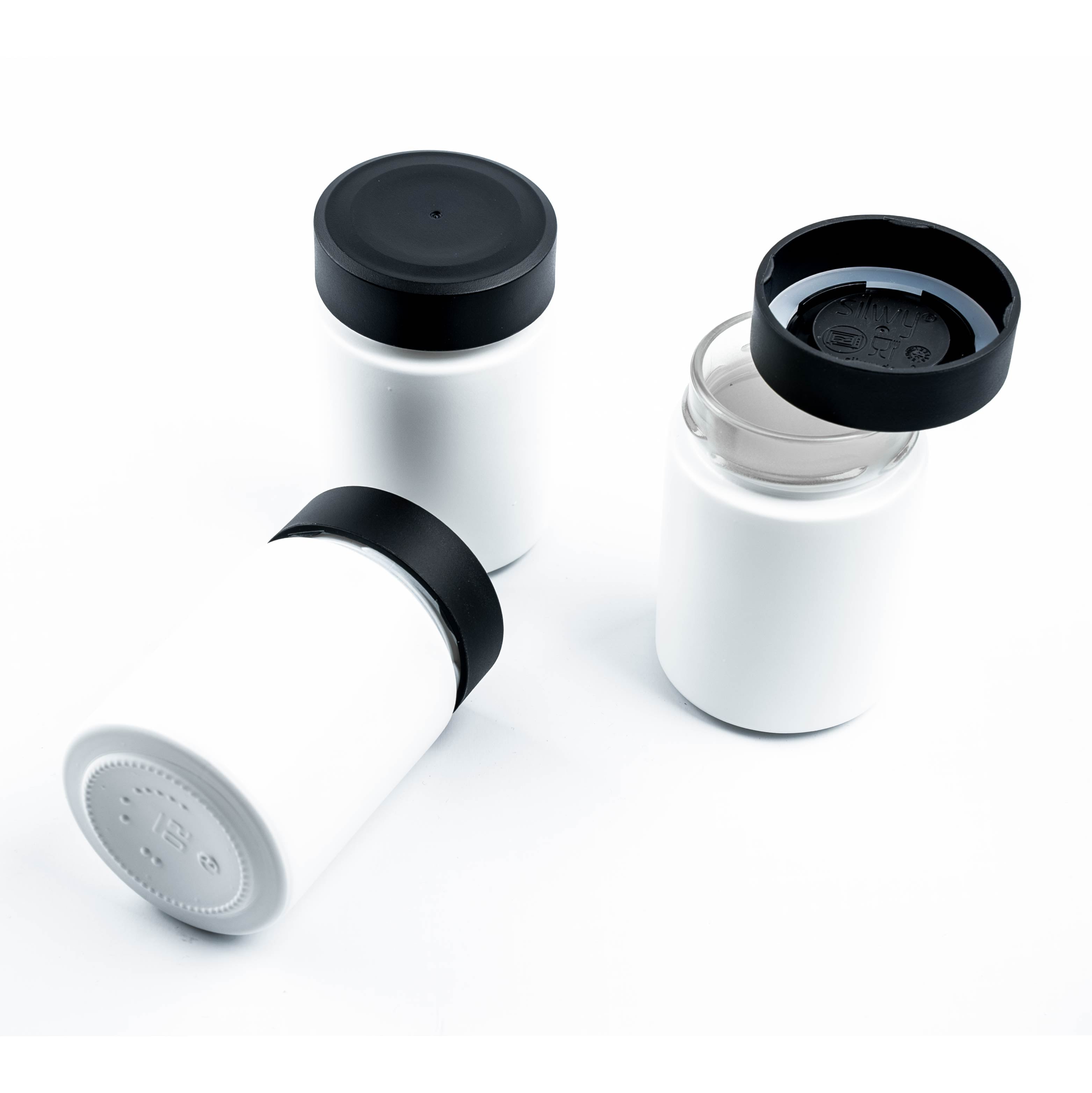 Free-standing Magnetic deli jars with a view of the integrated magnets in the jar lid