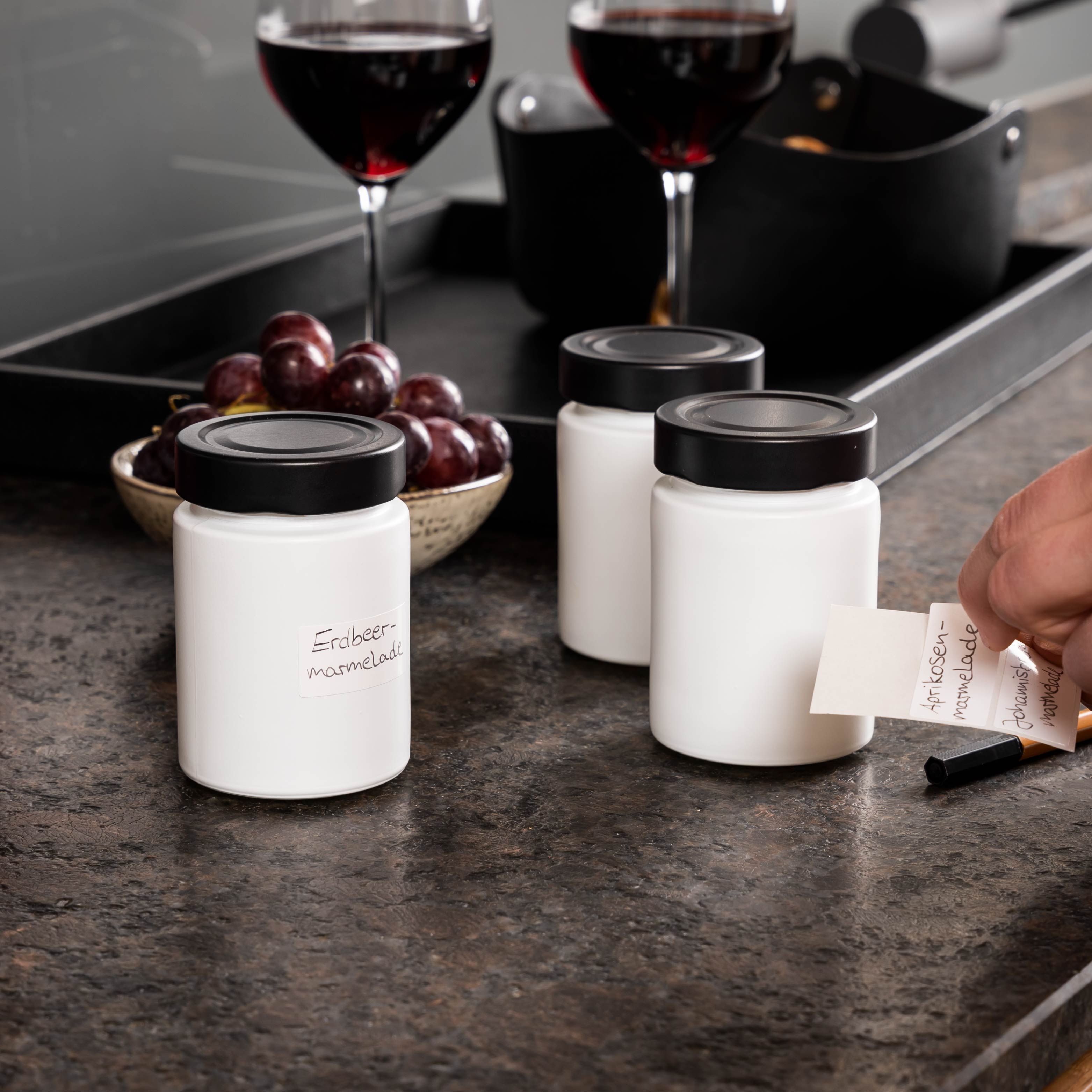 Possibility to label the delicatessen jars with labels