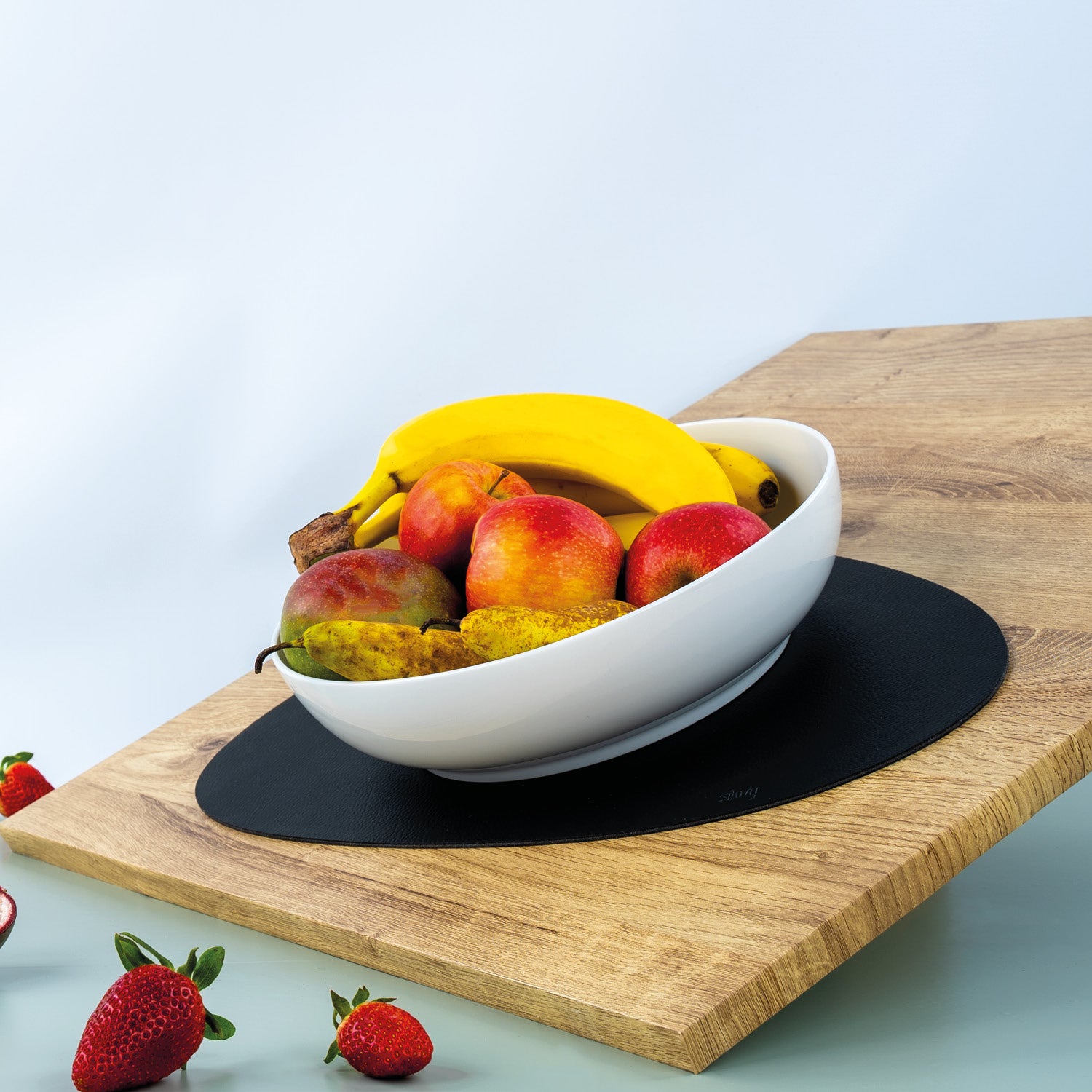 Porcelain food bowl fixed to placemat