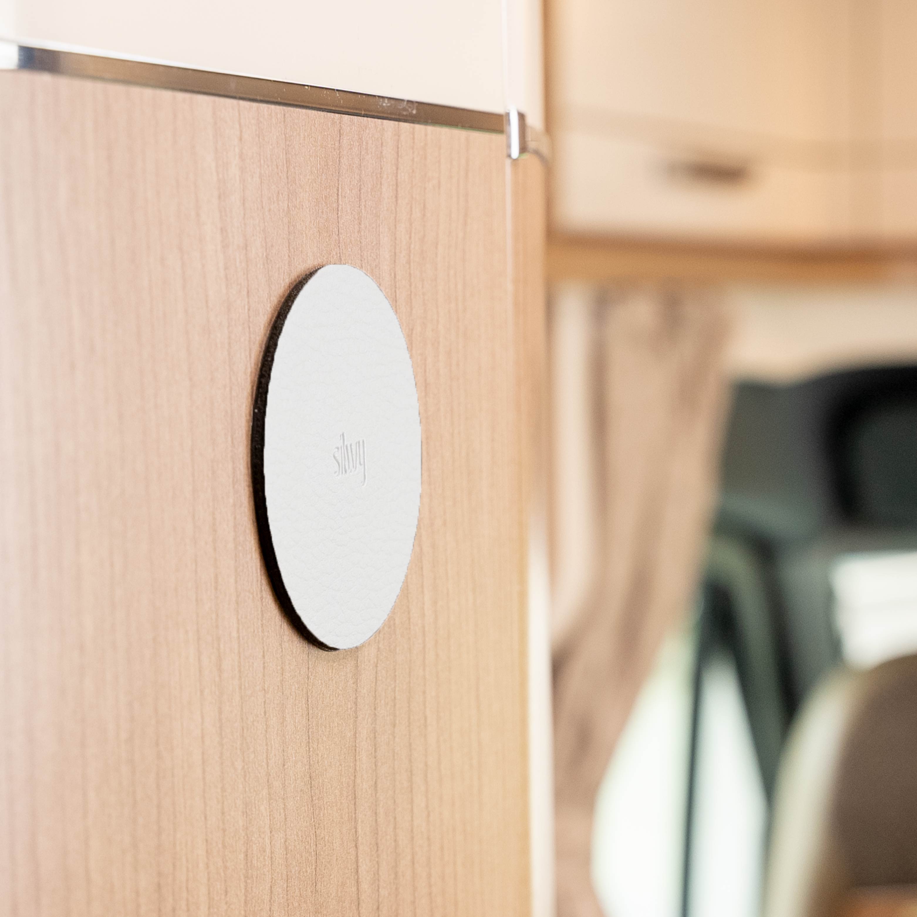 Round Metal-Nano-Gel-Pad white on wall 