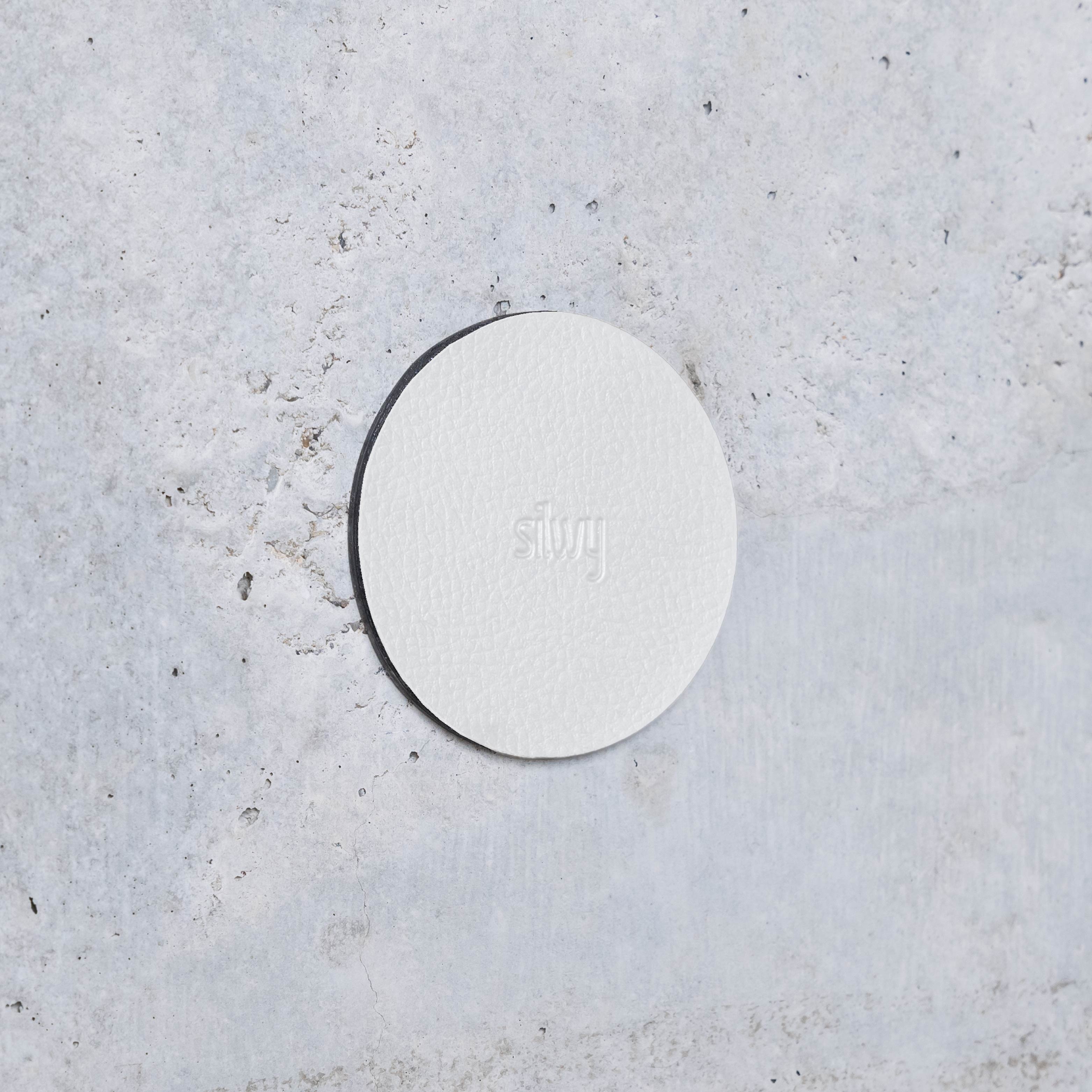 Round Metal-Nano-Gel-Pad white on wall 