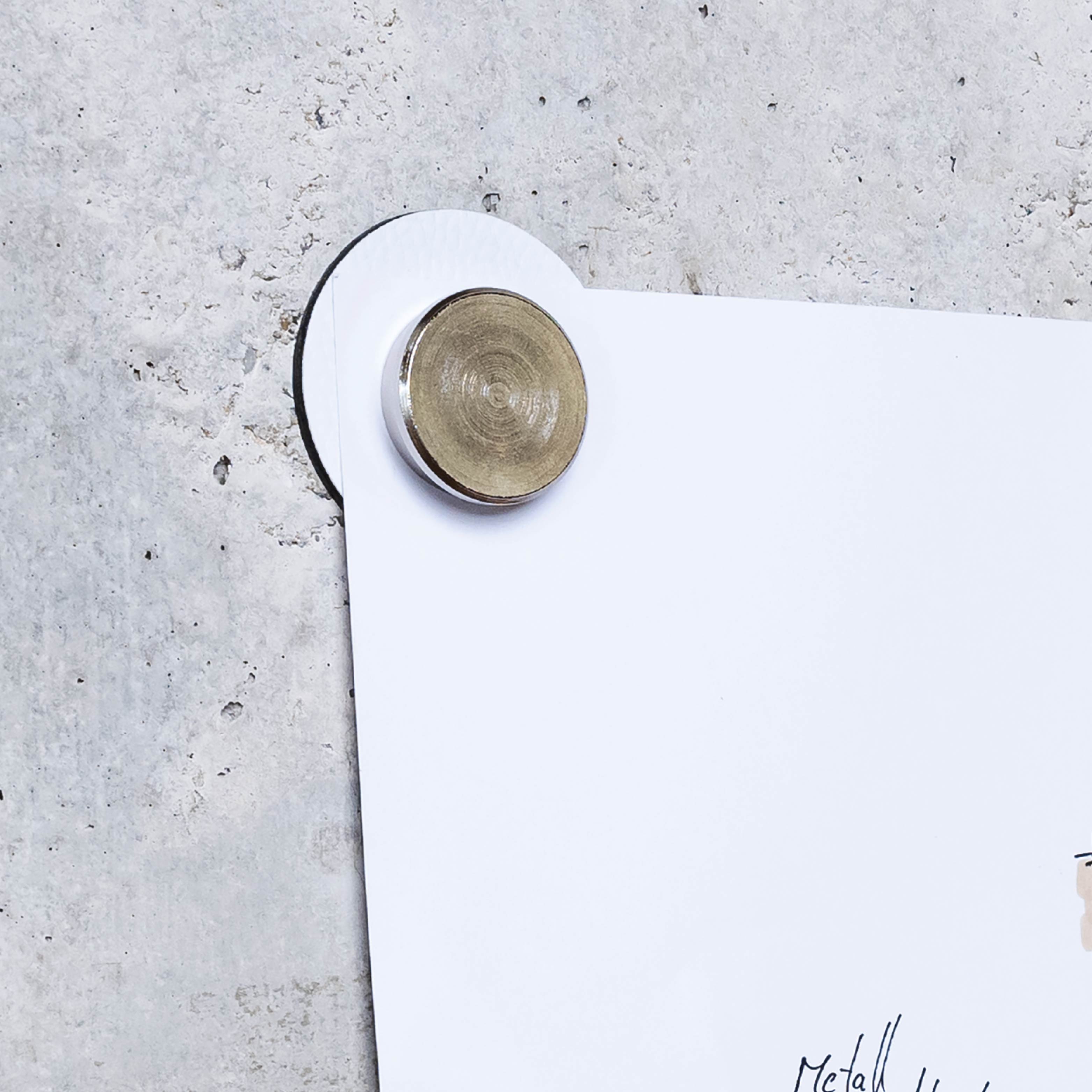 Pin magnético Smart fija un cartel en combinación con la almohadilla metálica