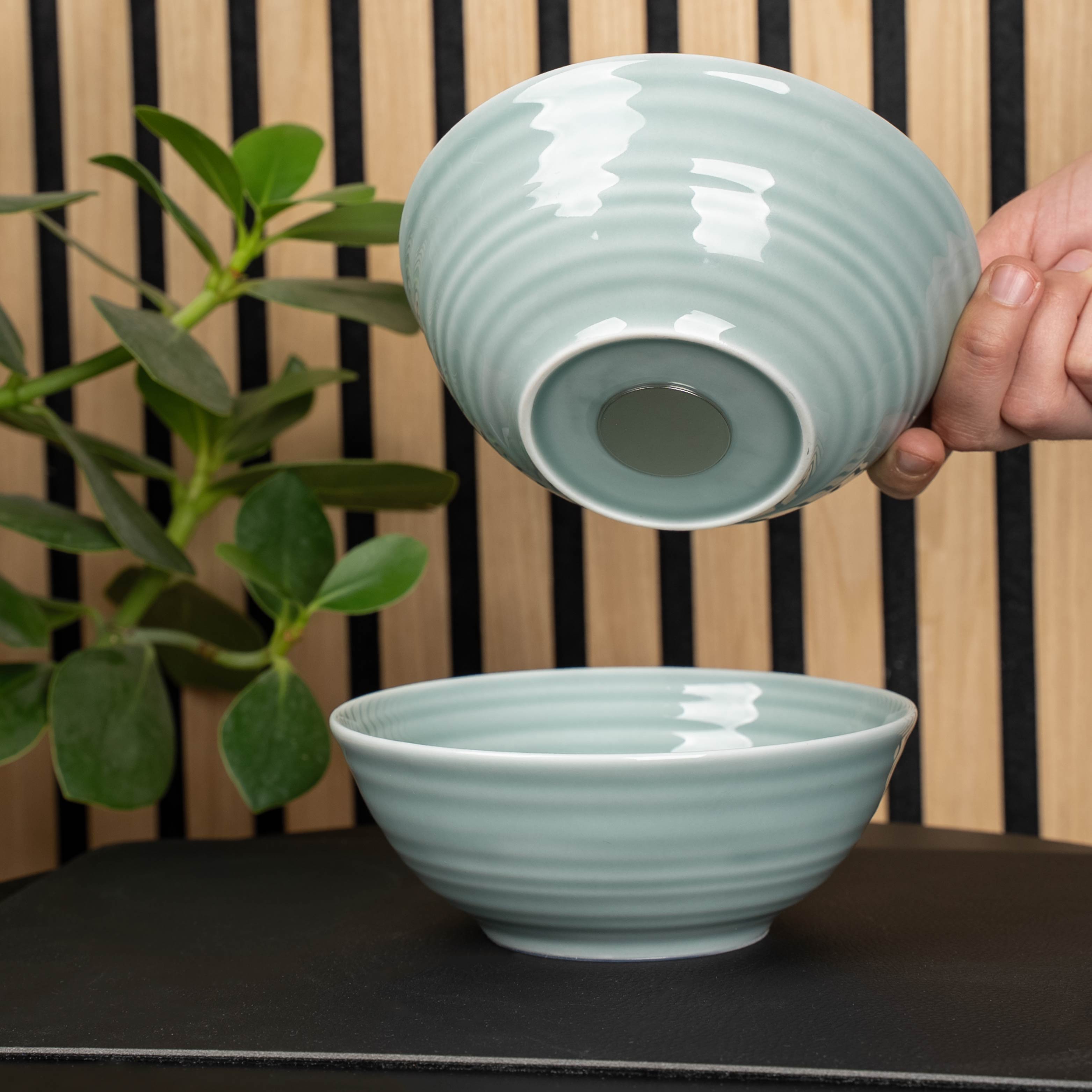 Magnet-Porzellan-Bowl-16cm cyan sur tapis