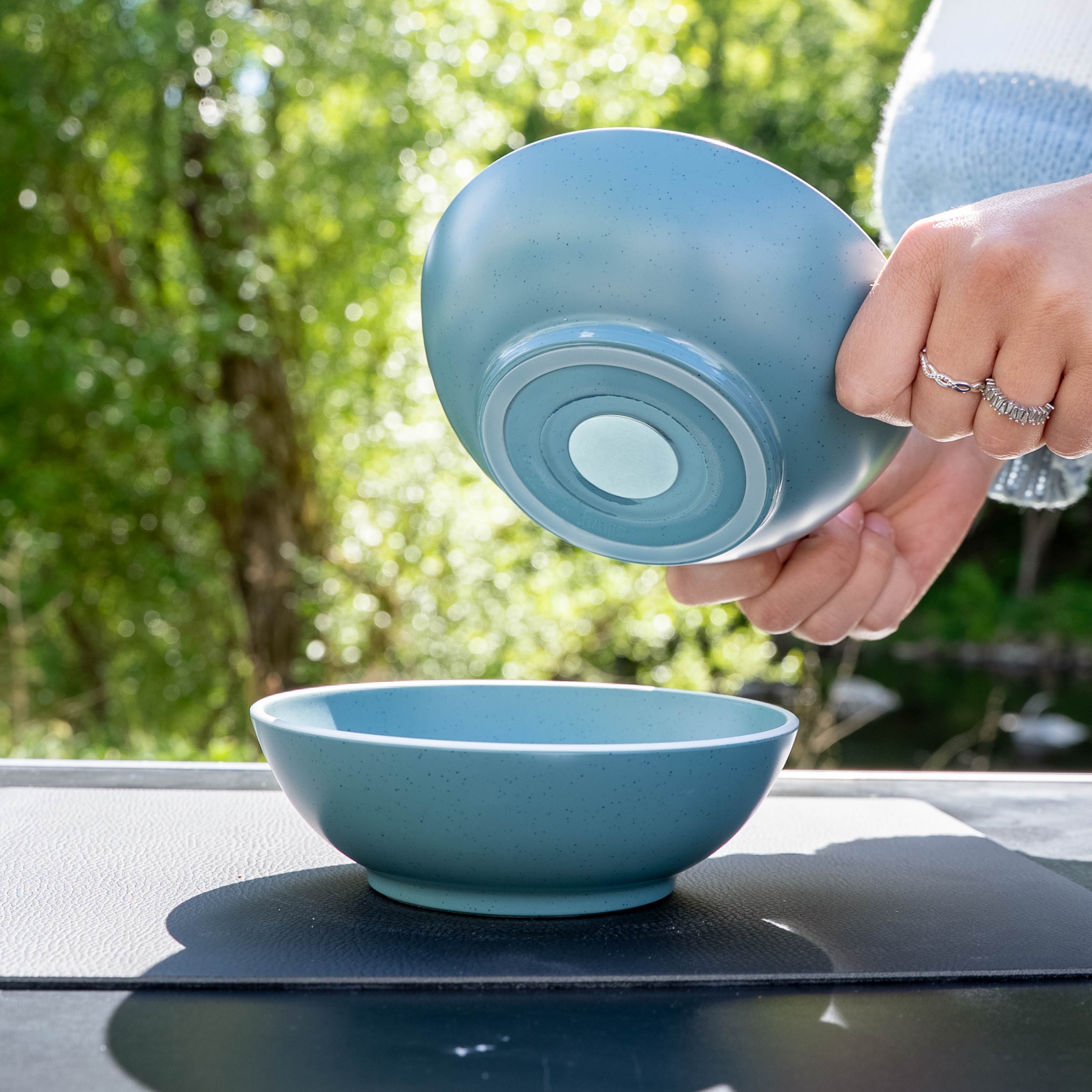 Bowls de la collection Brunner - Déposer sur un tapis sur la table de camping