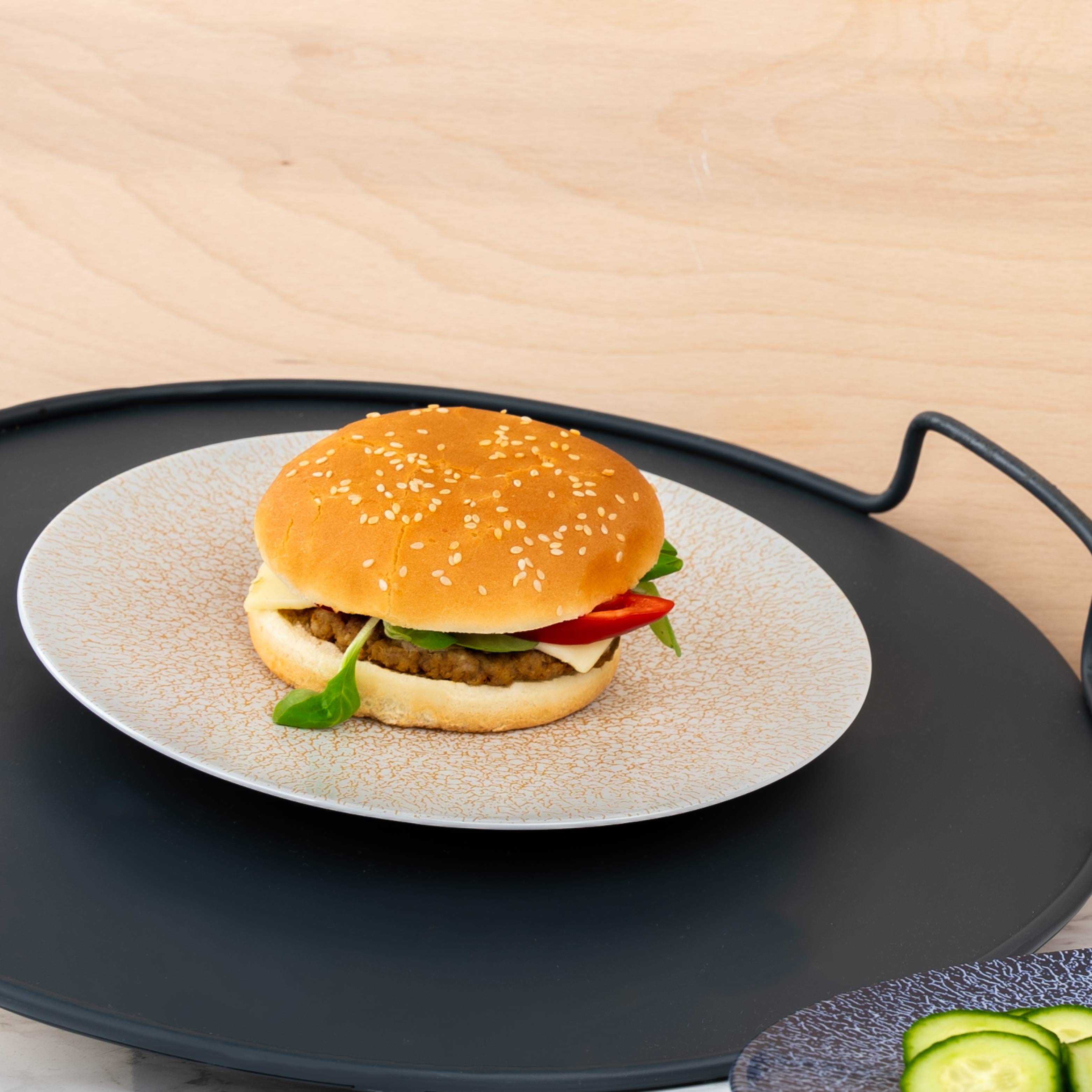 Assiette Magnétique sur plateau métallique en position inclinée 