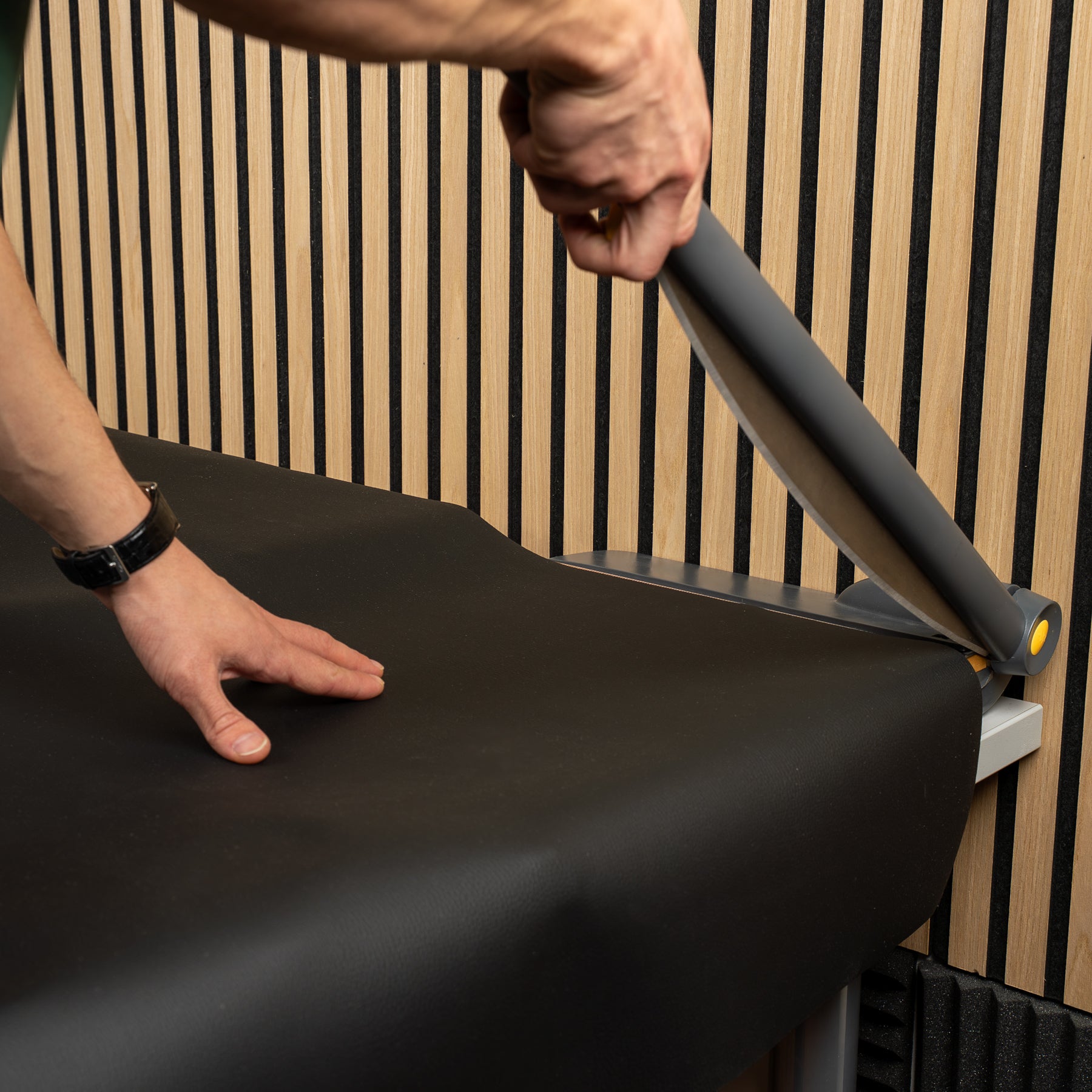 Tapis métallique au mètre, découpé sur mesure à la machine