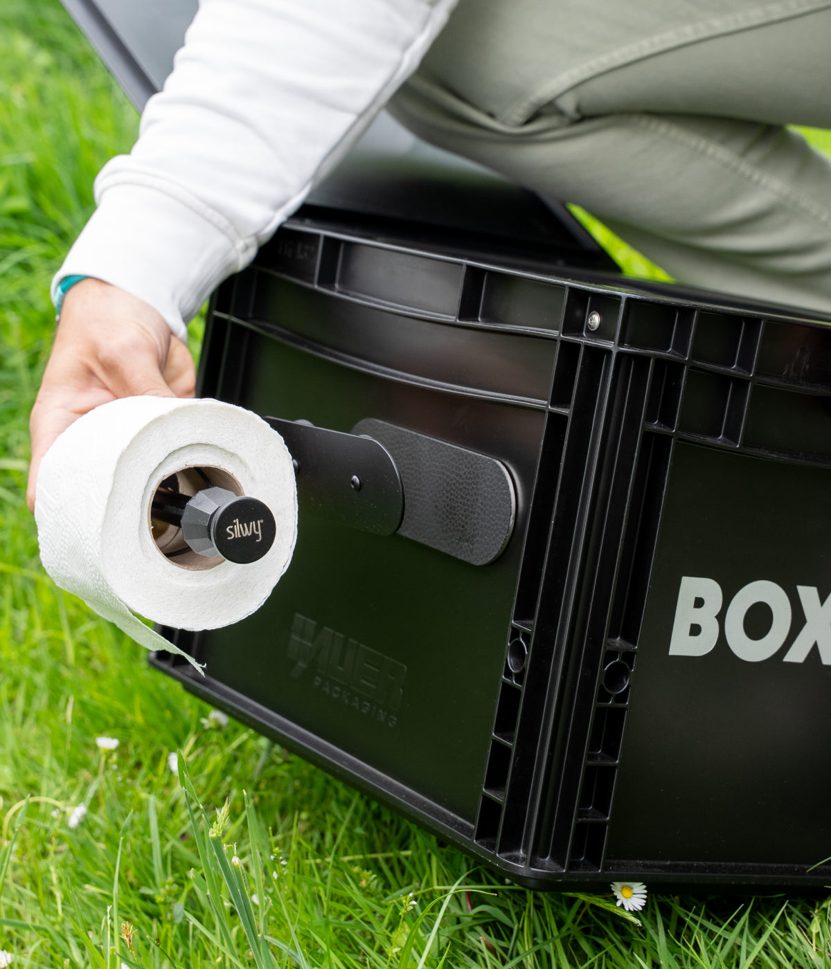 Support magnétique pour papier toilette à fixer sur le rebord des toilettes
