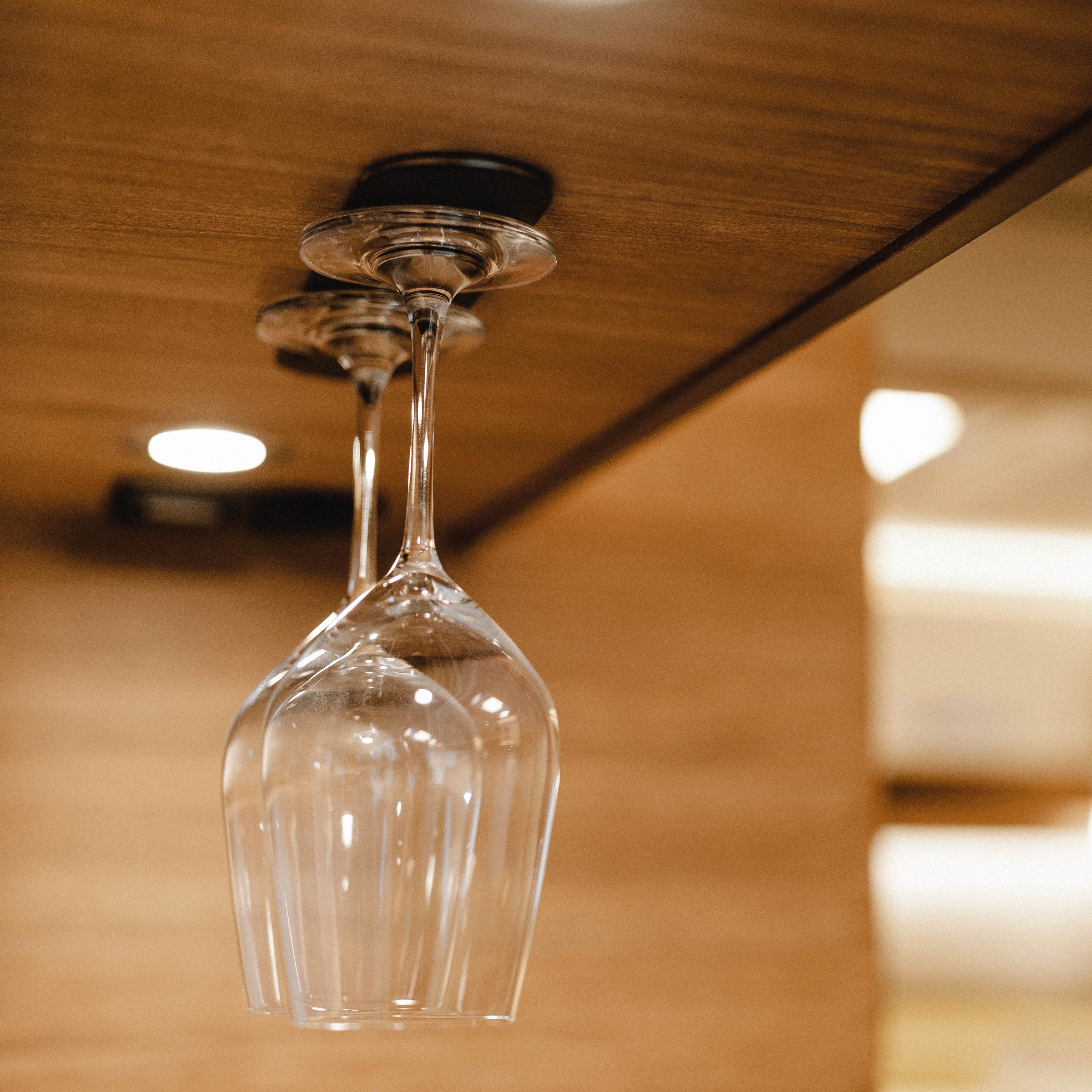 Magnet-VerresVerres en cristal vin suspendu à Barre Métallique noir 