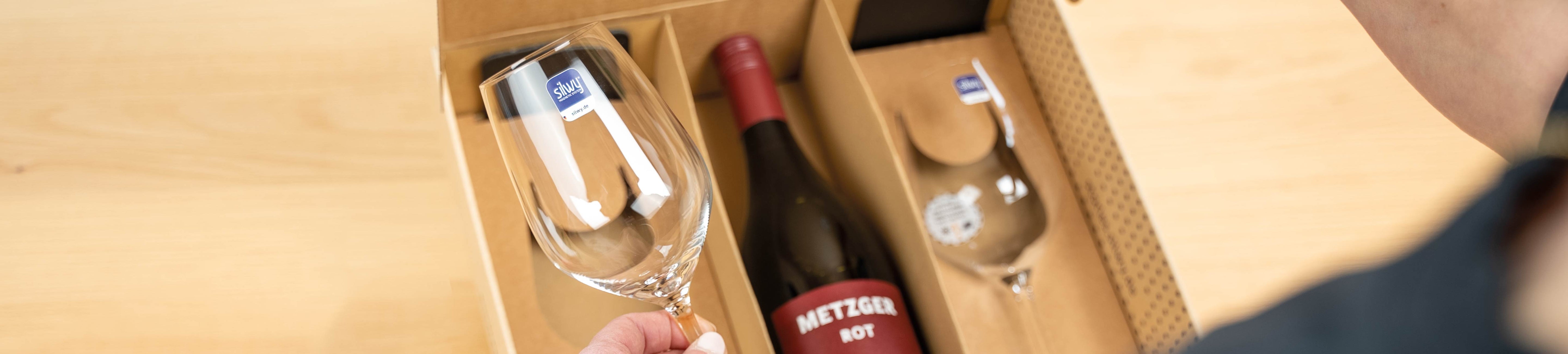 Confezione regalo con due bicchieri di cristallo magnetici Vino e bottiglia di vino rosso