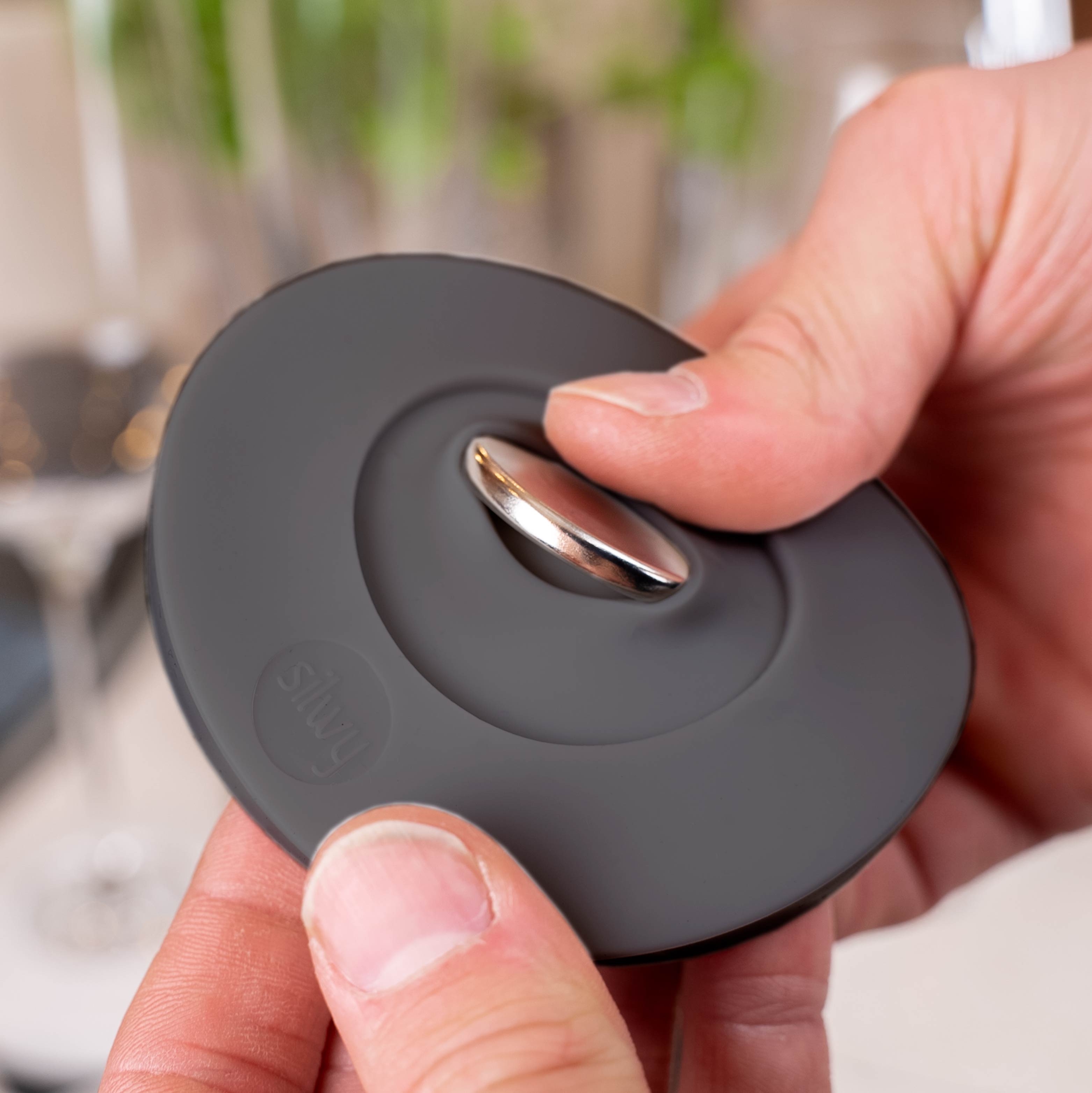 Il magnete può essere rimosso dall'adattatore e reinserito